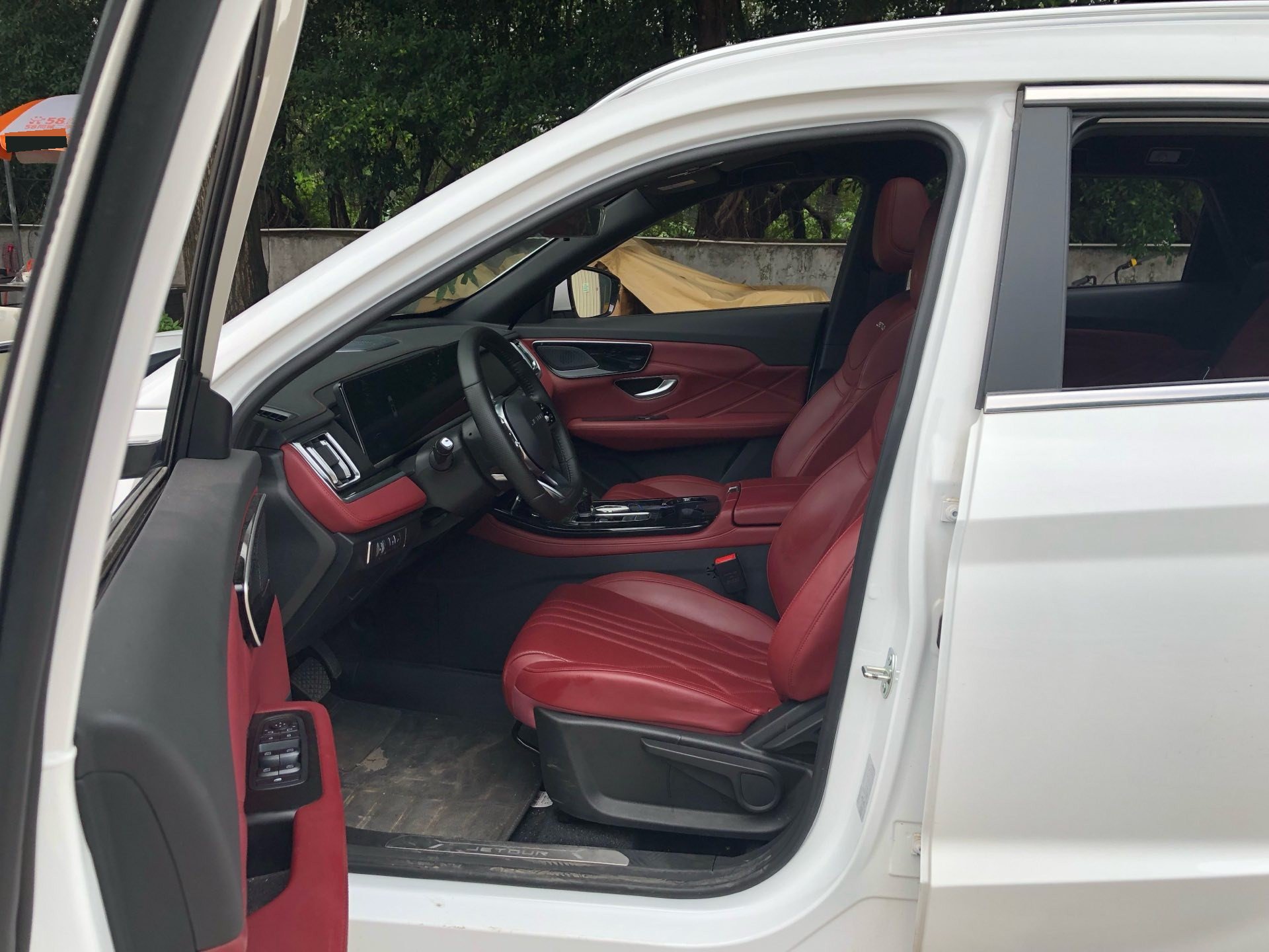 捷途 2025款 X70 PLUS 1.5T 精英版7座