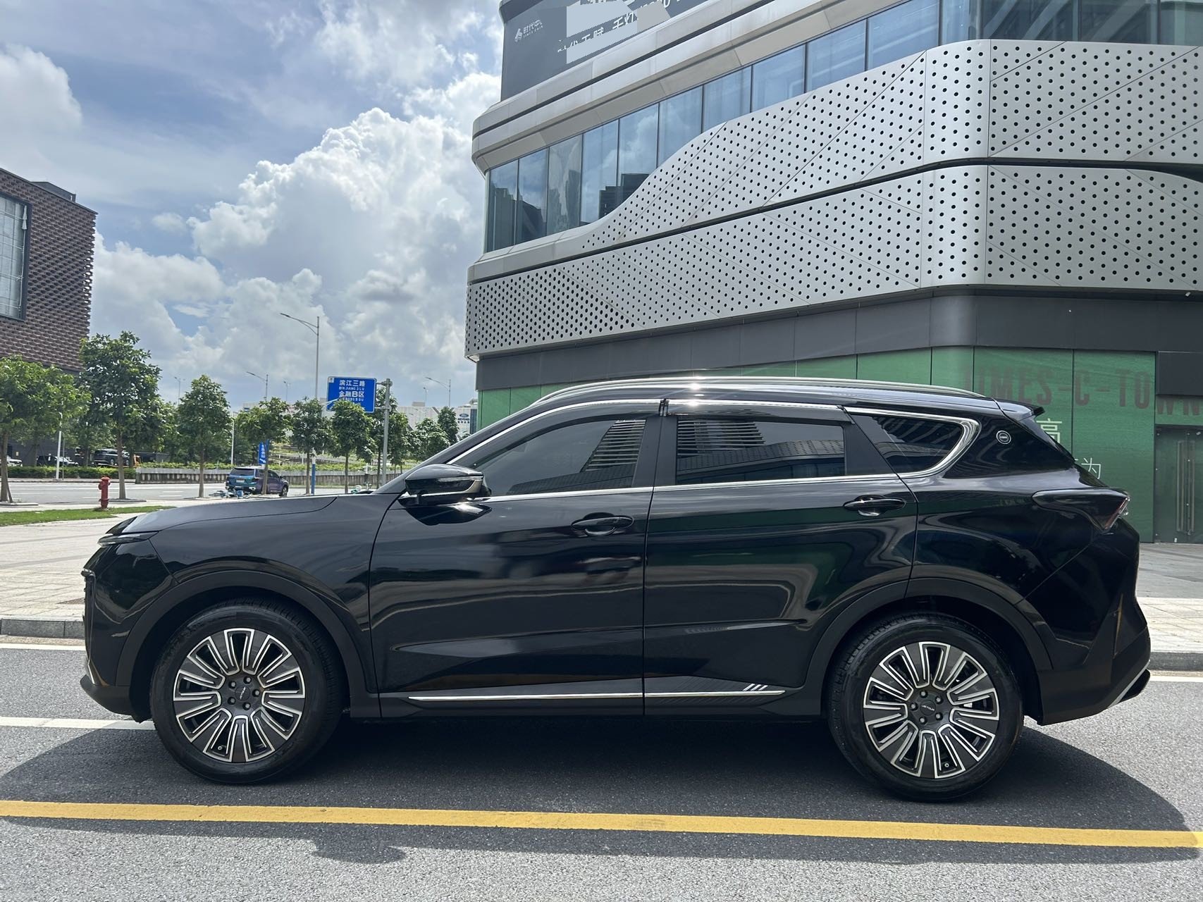 JETOUR 2025 X70 PLUS 1.5T Luxury Surge Edition 5-Seater