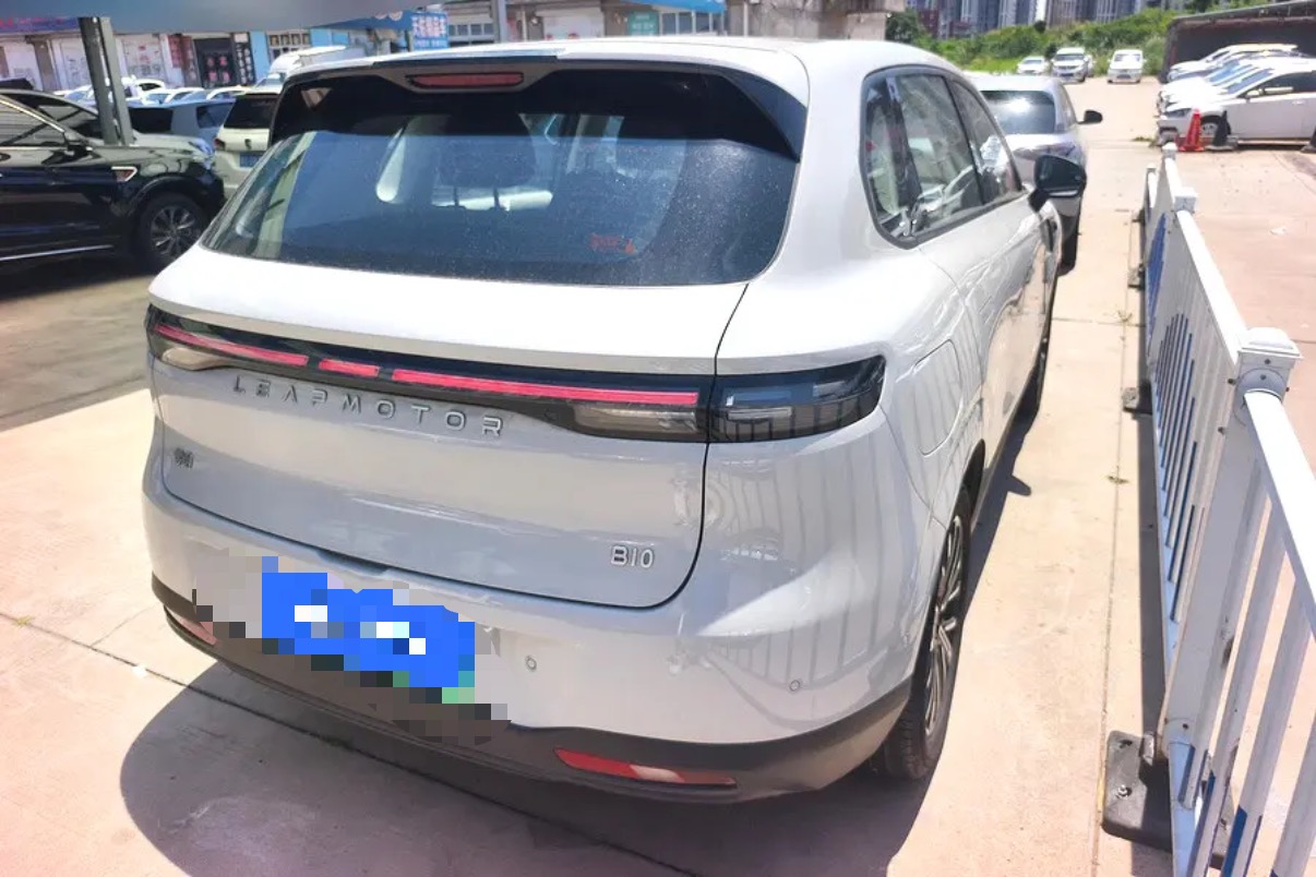 零跑 2025款 B10 510悦享智驾版