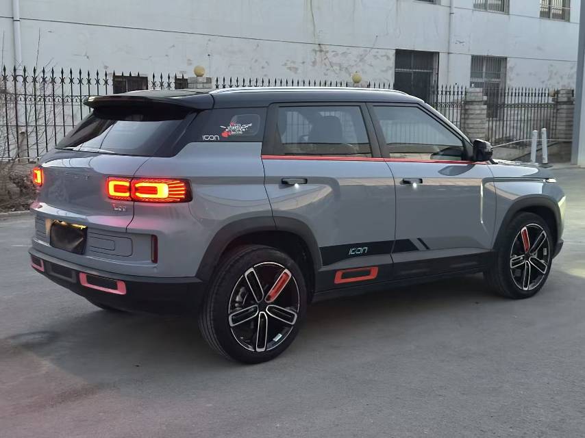 吉利 2021款 icon 48V 1.5TD 春季限定版炽爱