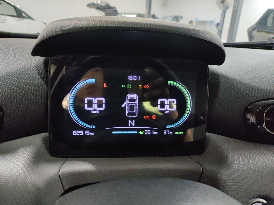 零跑 2022款 T03 皓玉版