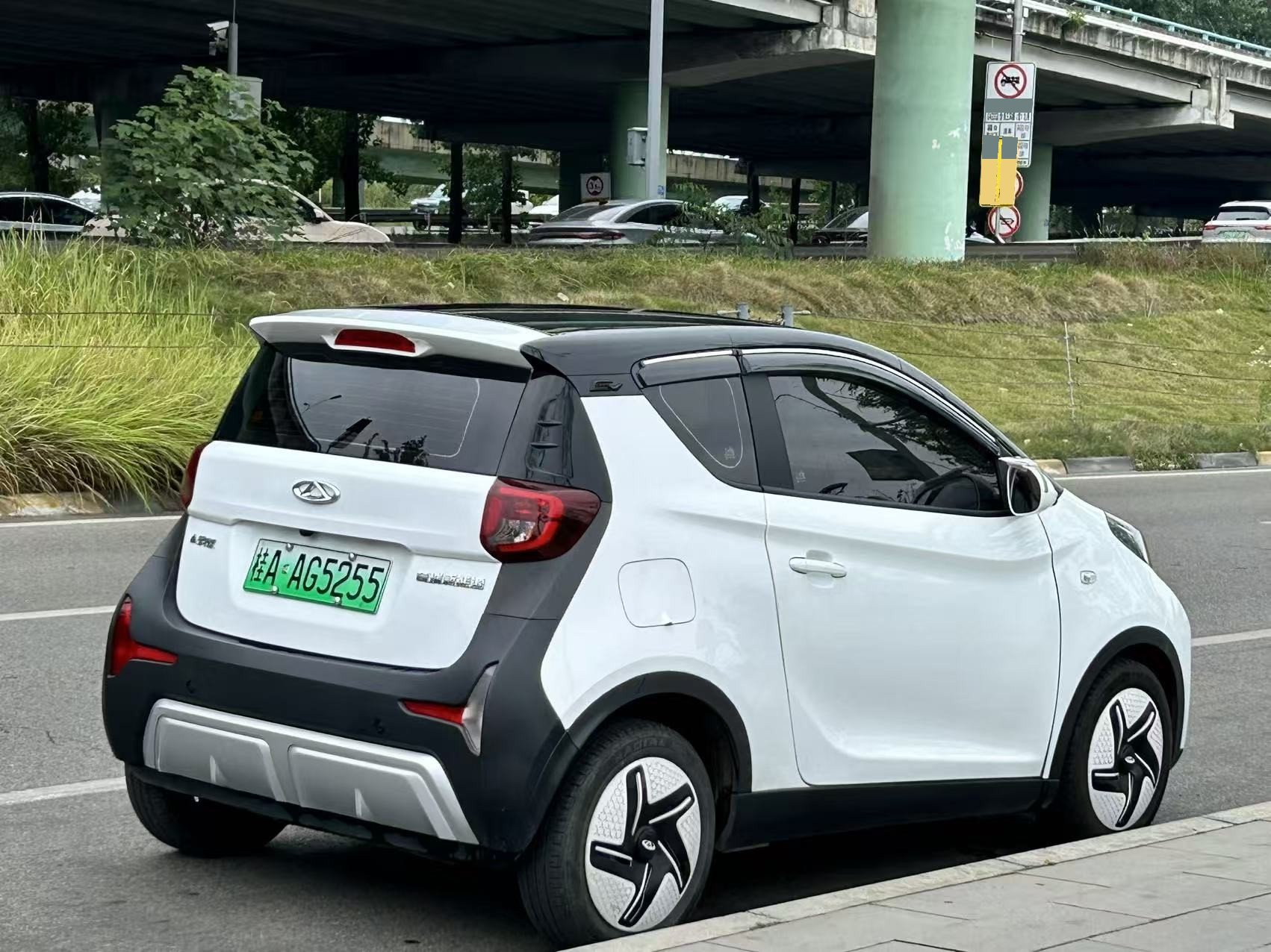 奇瑞 2024款 eQ1(小蚂蚁) 青春版 251km 热爱版 23.99kWh(改款)