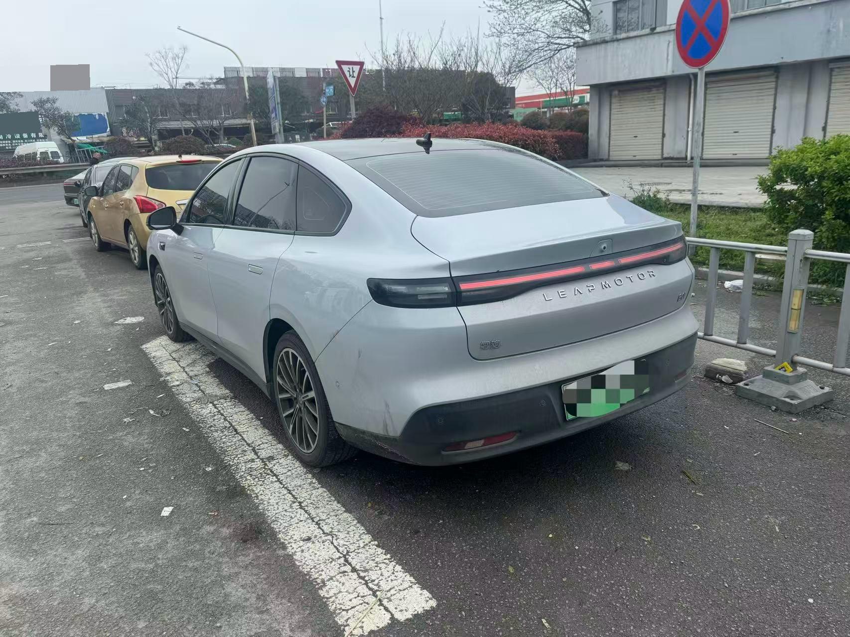 零跑 2025款 B01 650悦享版
