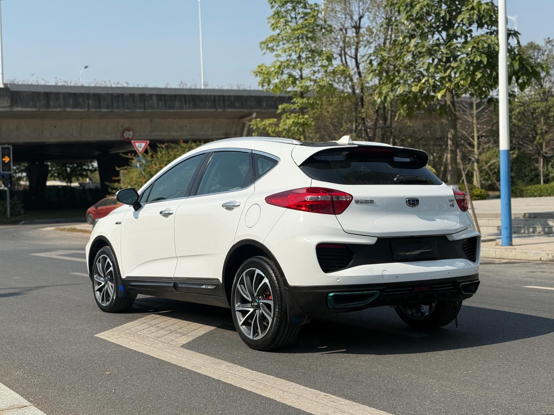 Geely 2018 Emgrand GS 1.4T Leading Trend Edition Zenshang Zhilian Type