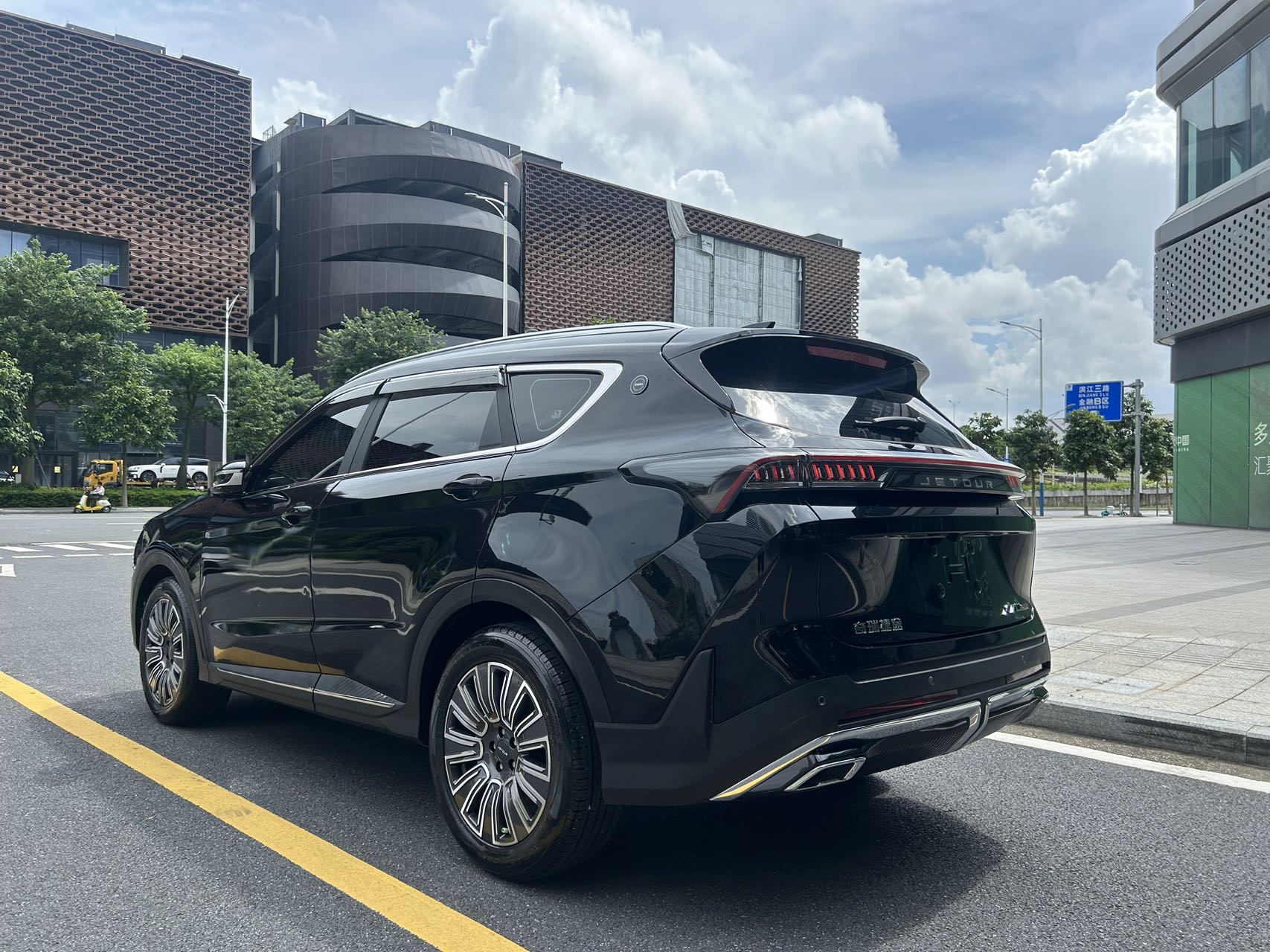 JETOUR 2025 X70 PLUS 1.5T Luxury Surge Edition 5-Seater