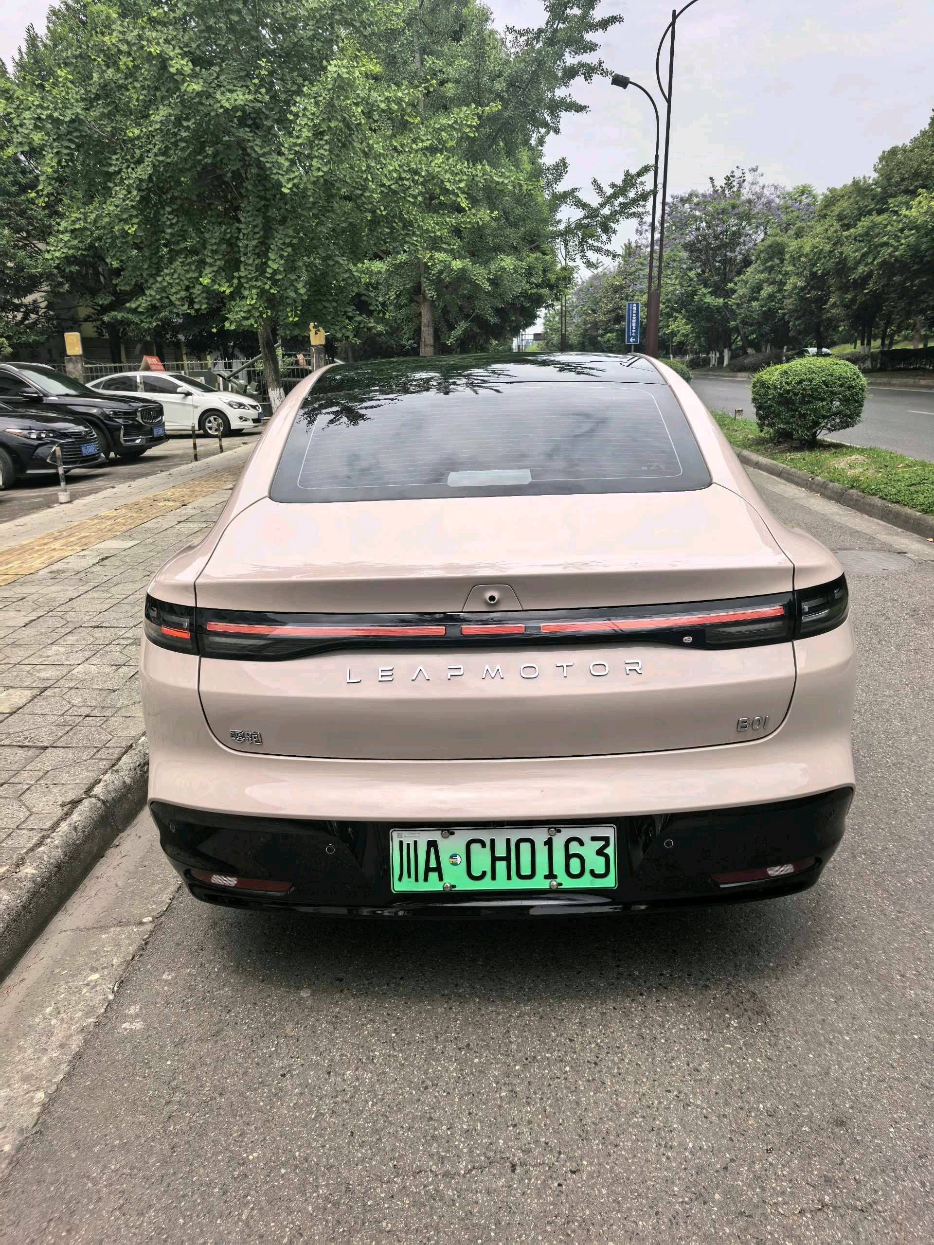 零跑 2025款 B01 550悦享版