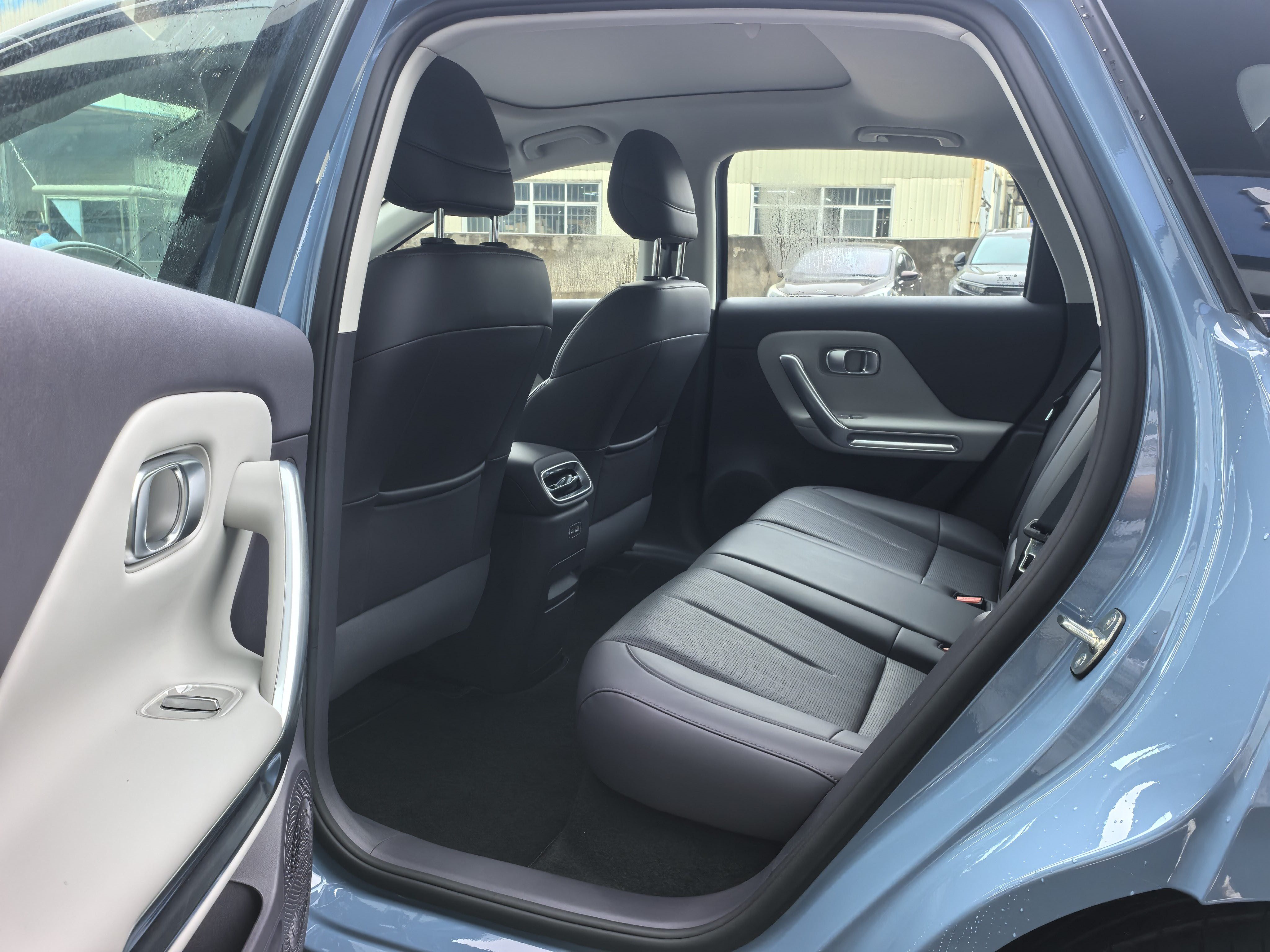 零跑 2025款 B01 550激光雷达版