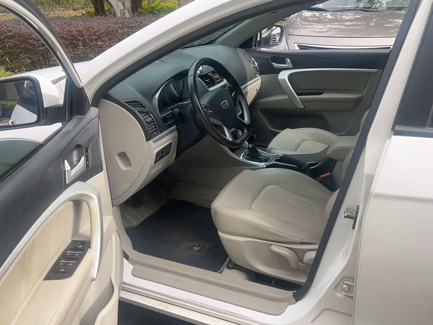 Geely 2016 Emgrand Sedan 1.5 CVT Luxury Edition