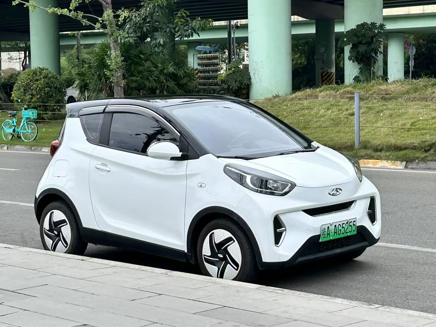 奇瑞 2024款 eQ1(小蚂蚁) 青春版 251km 热爱版 23.99kWh(改款)