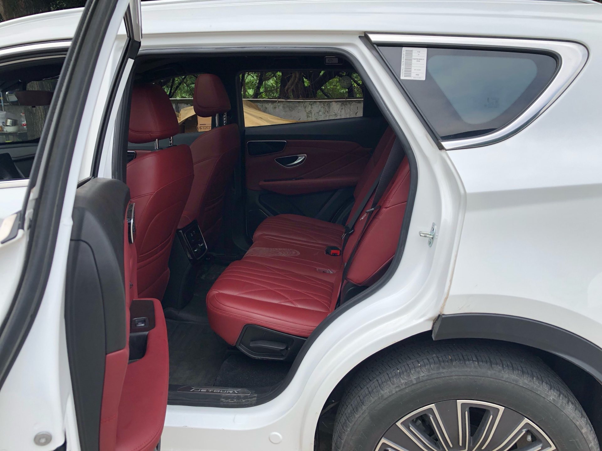 捷途 2025款 X70 PLUS 1.5T 精英版7座