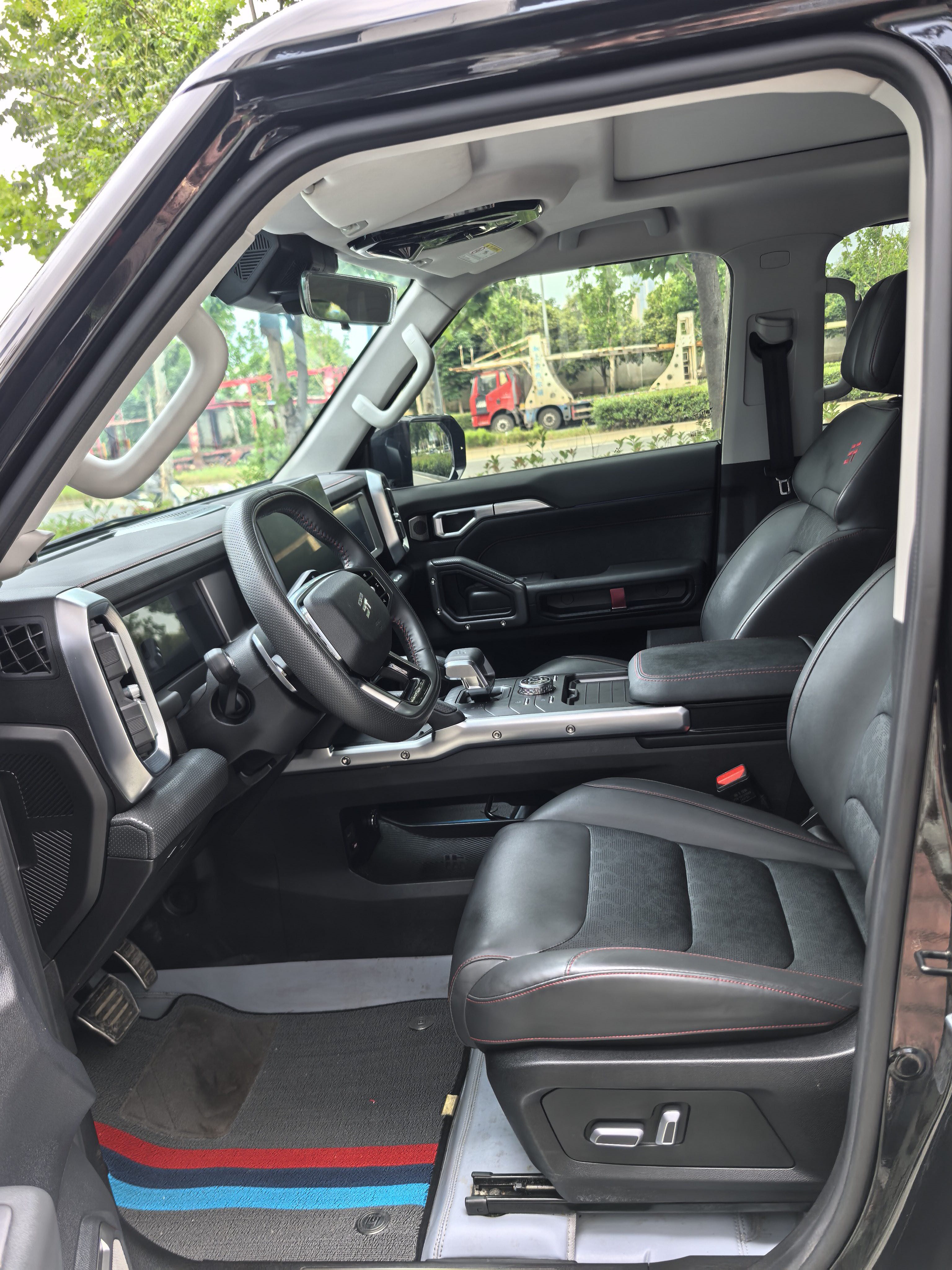 JETOUR 2024 Traveler 2.0T 4WD Cross PRO Entertainment Edition