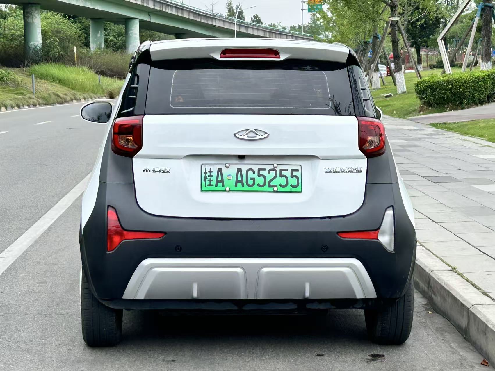 奇瑞 2024款 eQ1(小蚂蚁) 青春版 251km 热爱版 23.99kWh(改款)