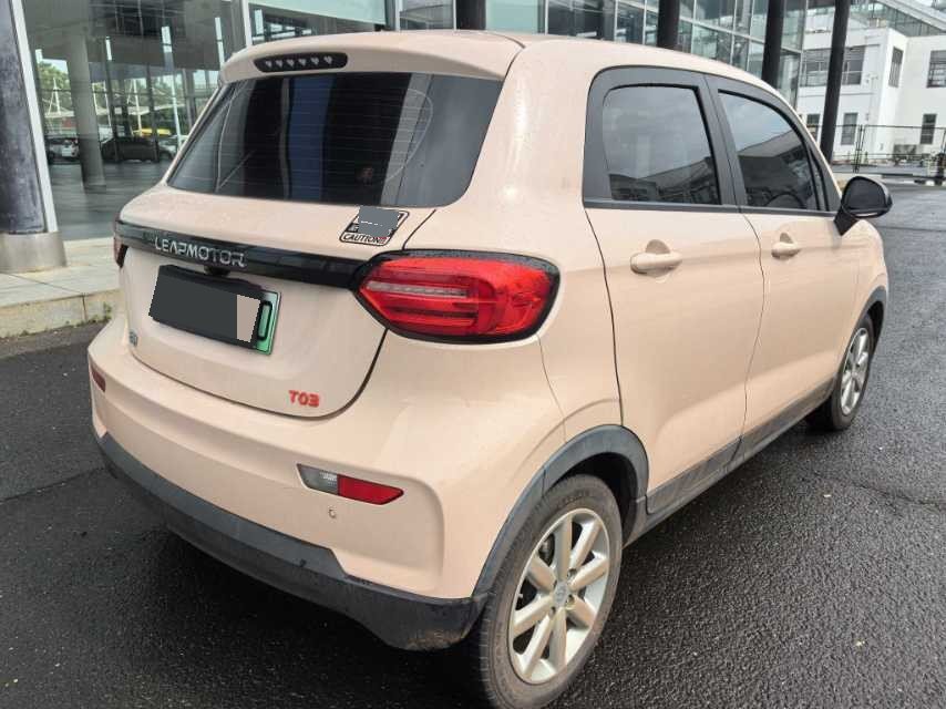 Leapmotor 2022 T03 Amber Edition