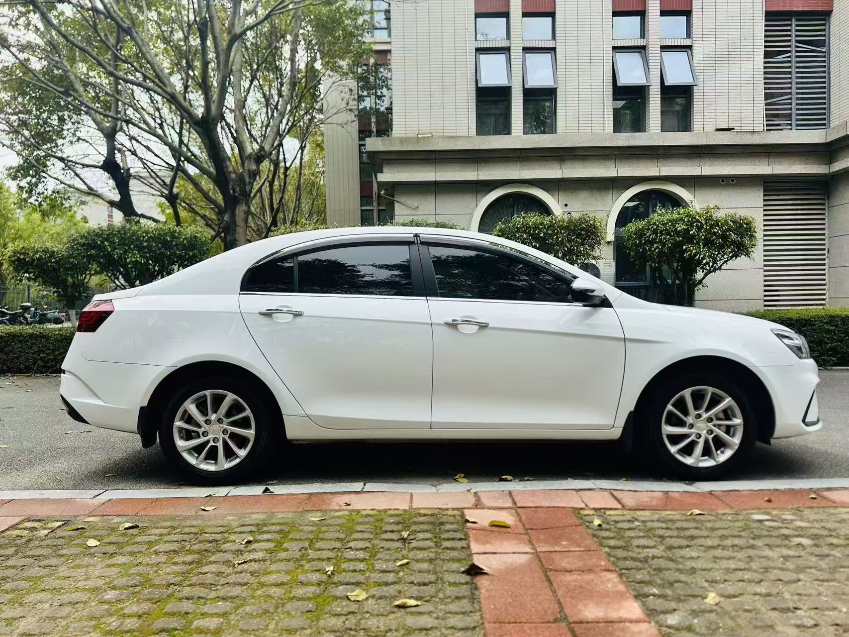 Geely 2021 Emgrand Sedan 1.5 CVT UP Edition