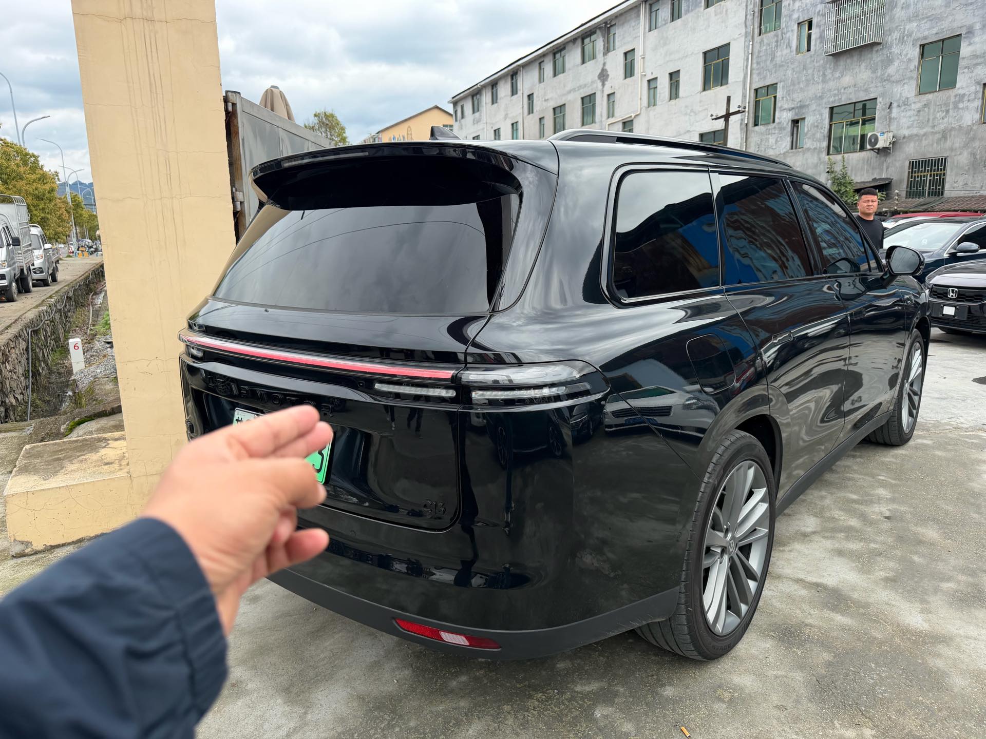 零跑 2024款 C16 200尊享版