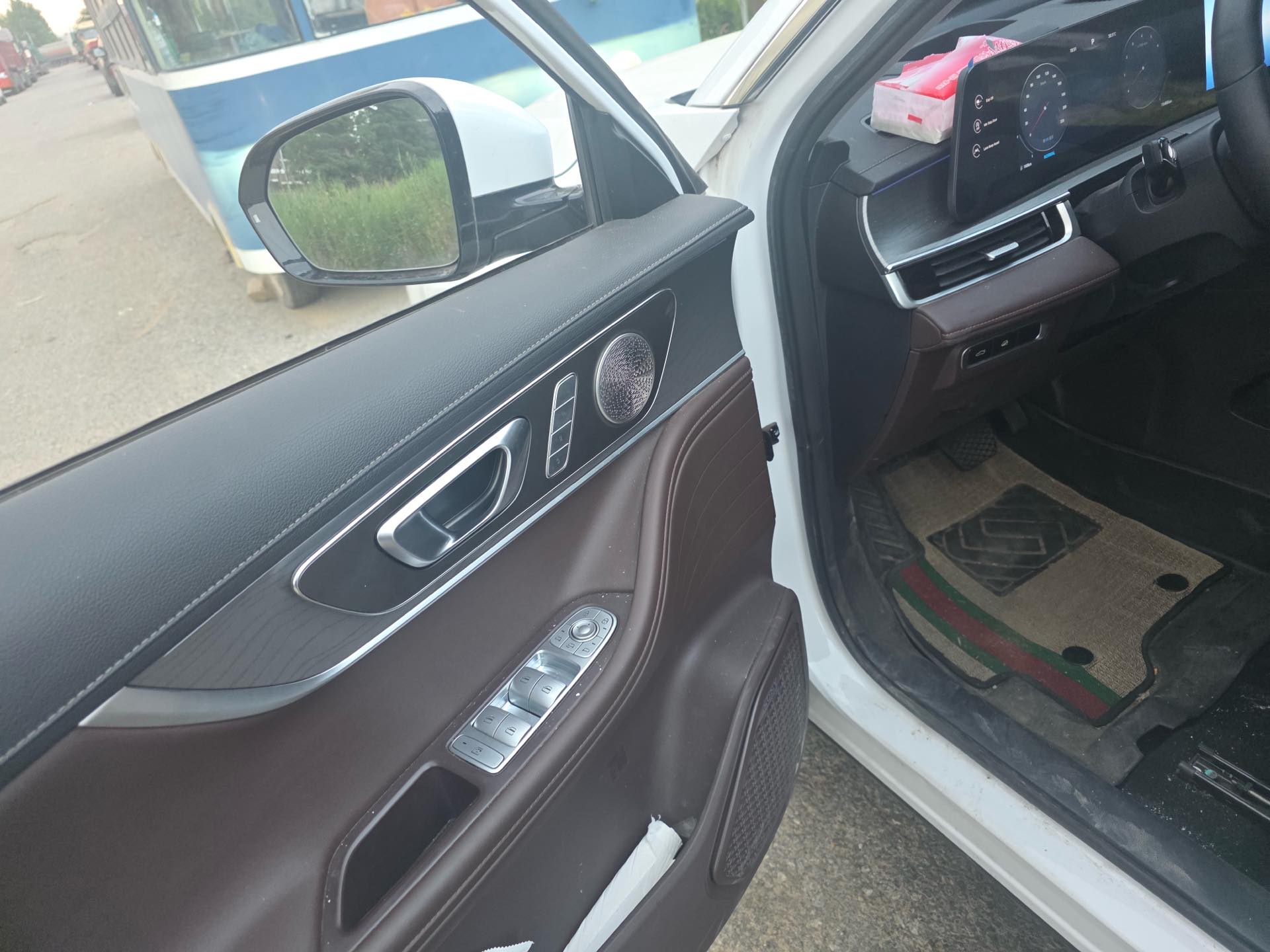 奇瑞 2024款 瑞虎8 PRO 1.6T 290T 冠军版两驱巅峰版5座