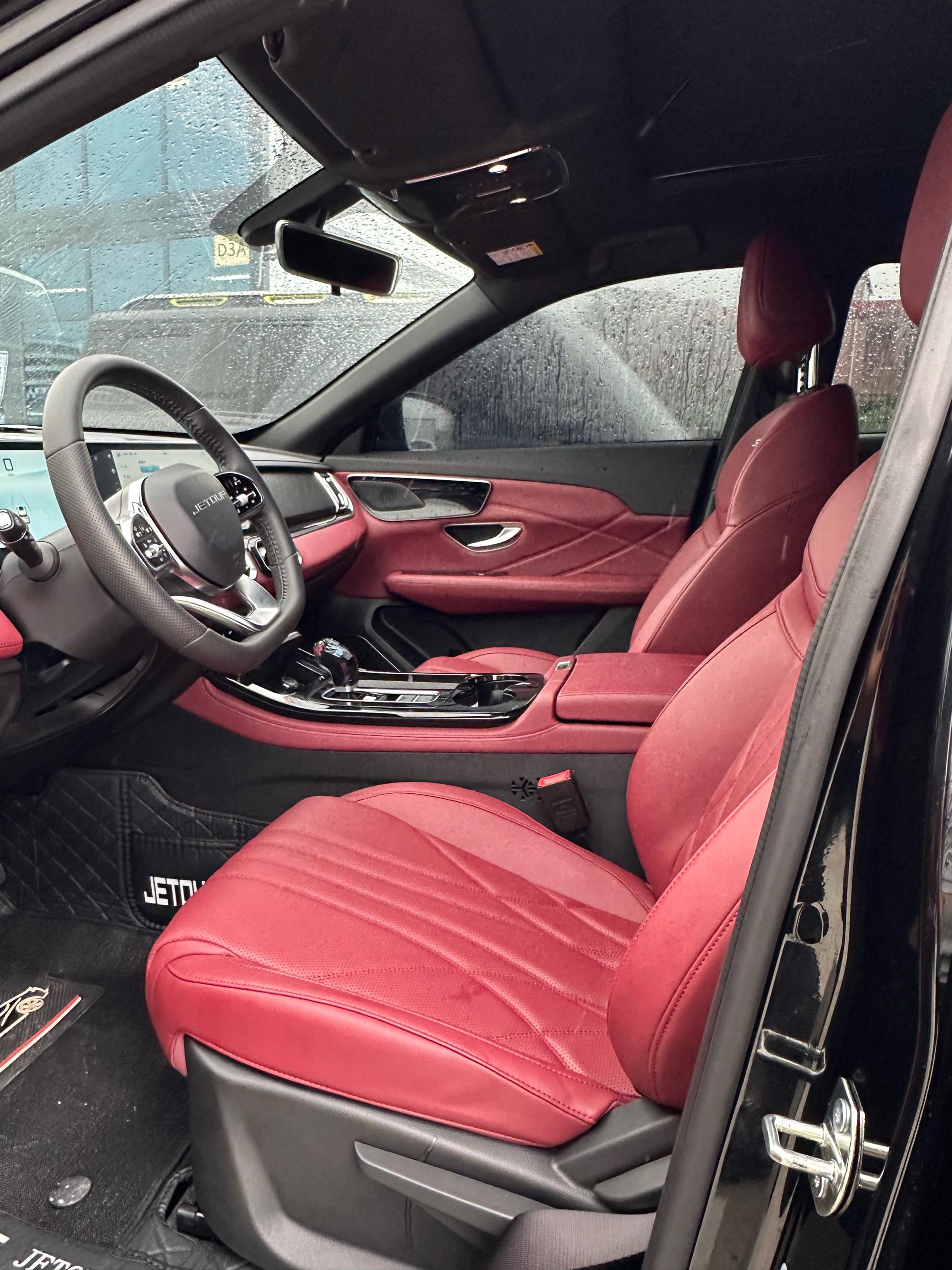 捷途 2025款 X70 PLUS 1.5T 精英版5座