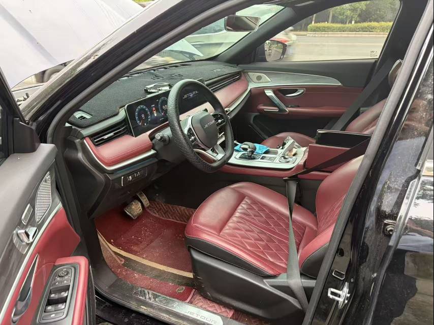 捷途 2023款 X70 PLUS 1.6T 强者PRO5座
