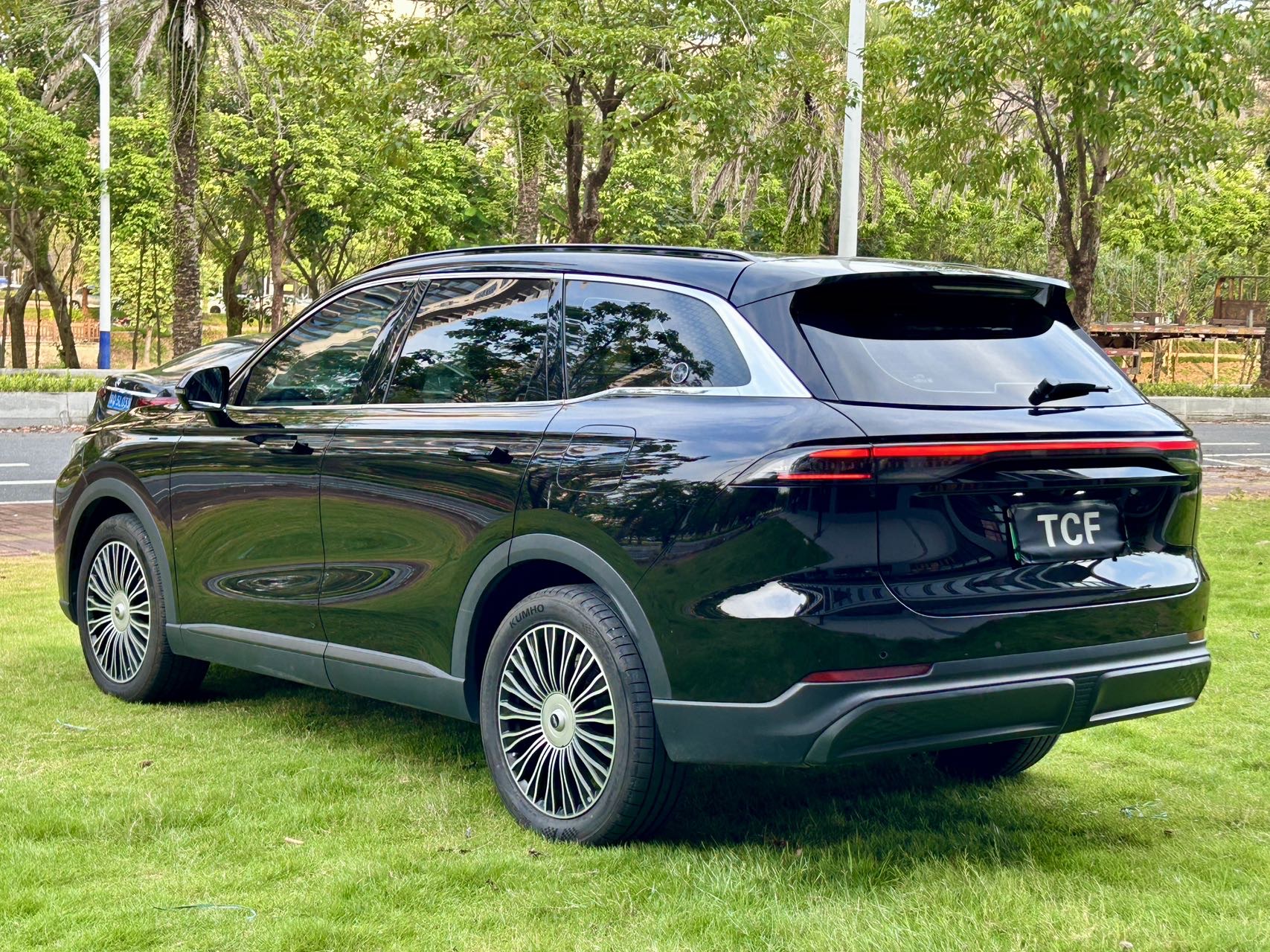 Chery 2025 Fengyun T9 C-DM 1.5T 120 Long Range Premium 7-Seat LFP