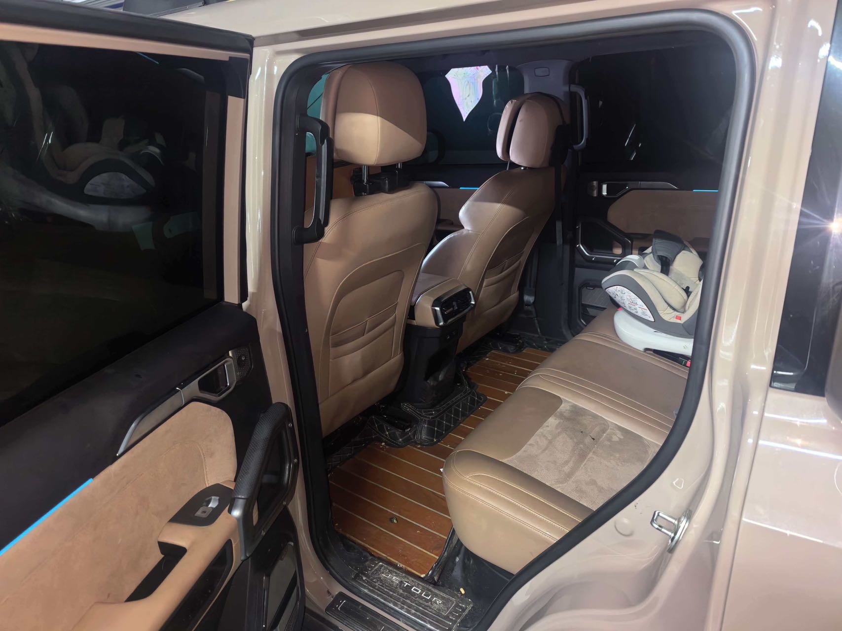 JETOUR 2023 Traveler 2.0T 4WD Conquest PRO