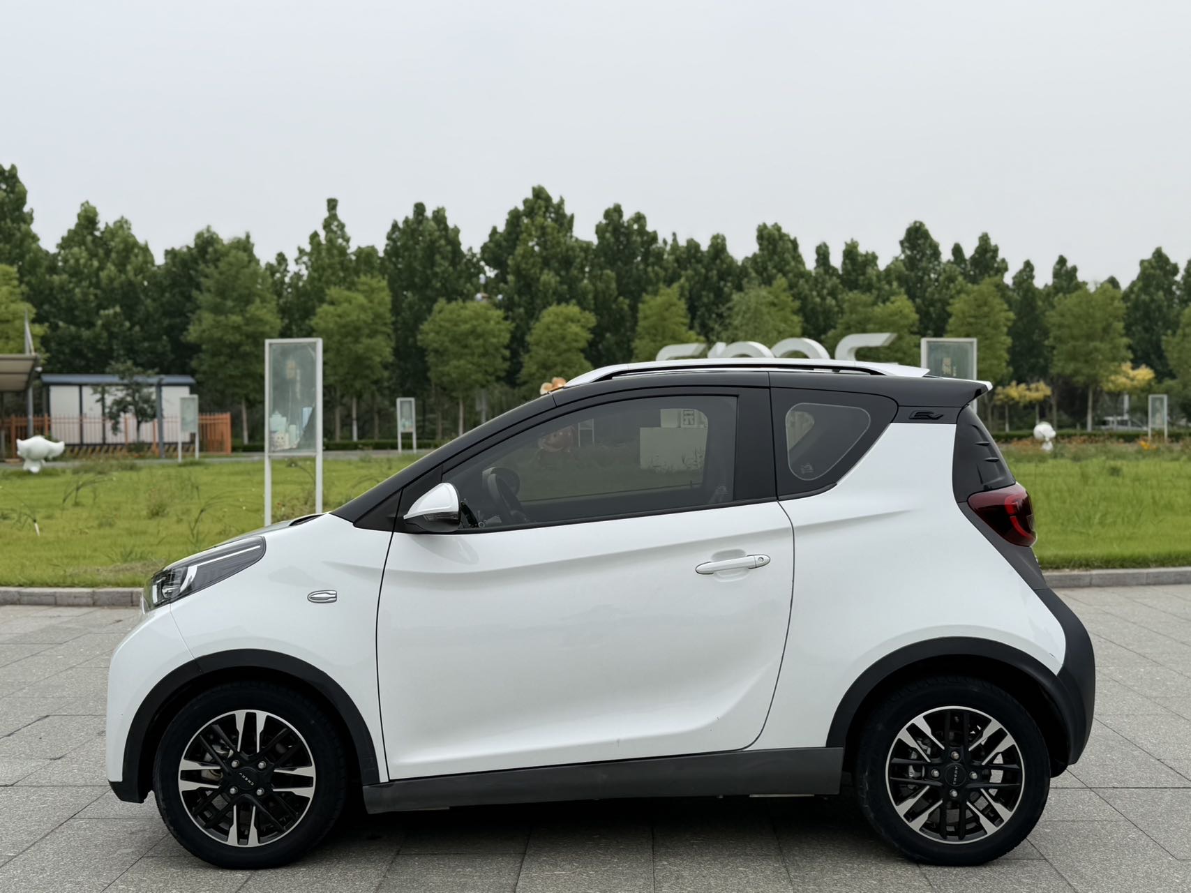 奇瑞 2022款 eQ1 甜粉款 全糖版 磷酸铁锂 30kW 301km(改款)