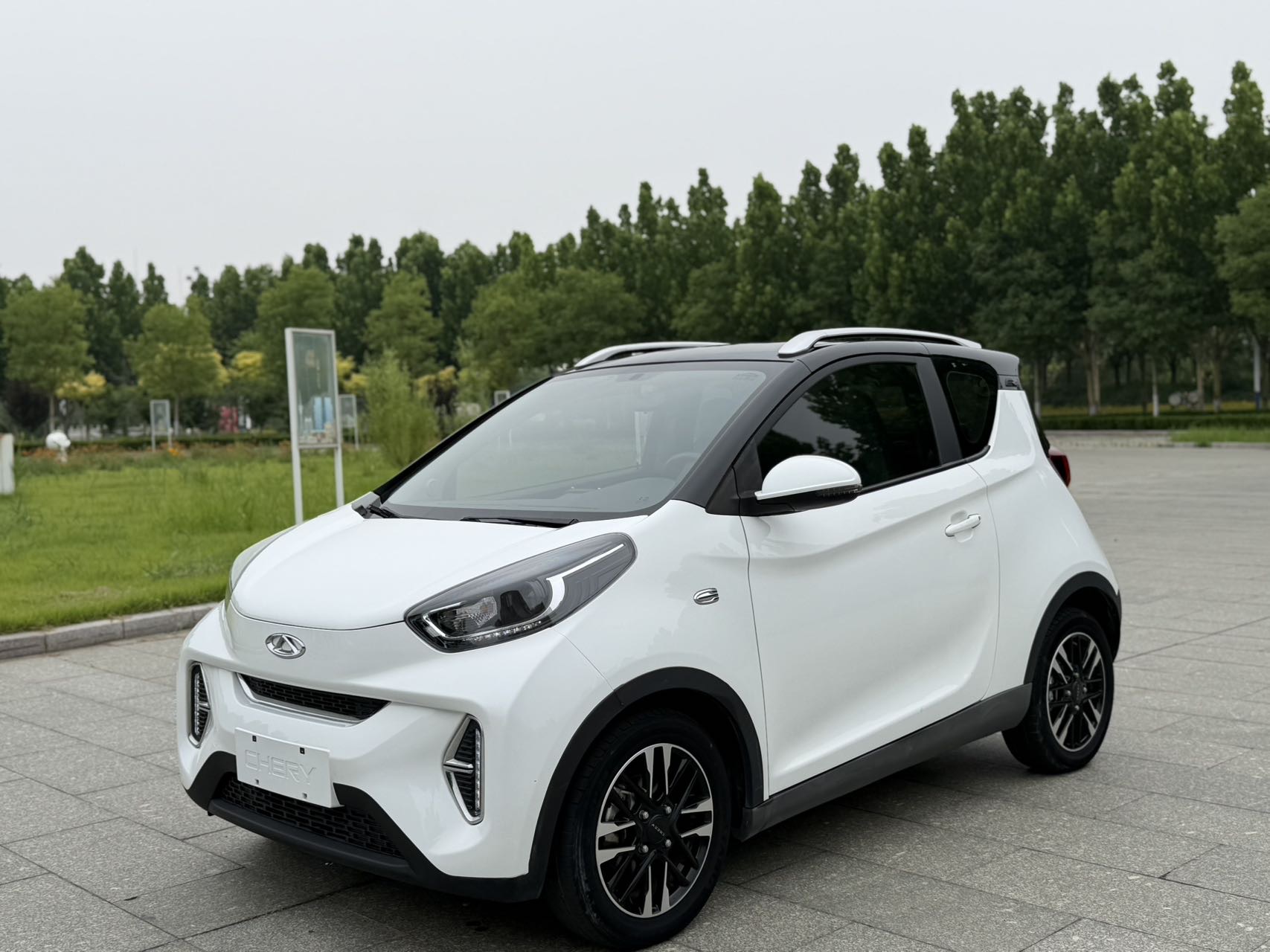 奇瑞 2022款 eQ1 甜粉款 全糖版 磷酸铁锂 30kW 301km(改款)