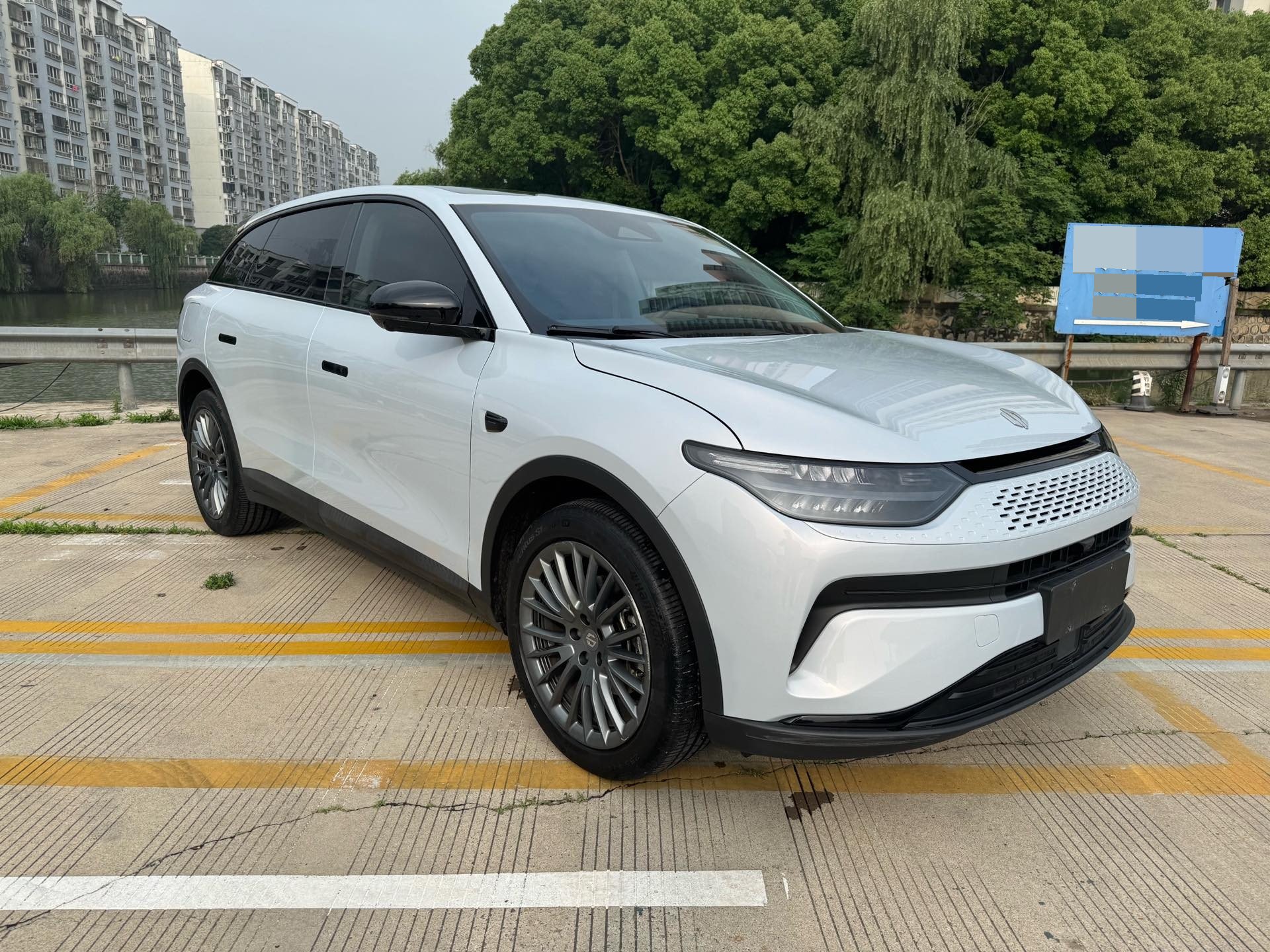 零跑 2023款 C11 200 舒享版