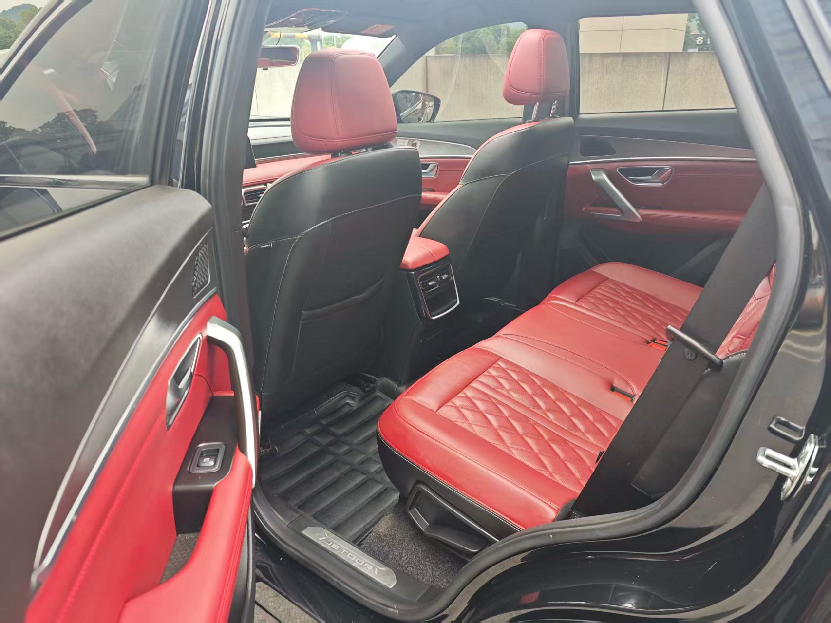 JETOUR 2024 X70 PLUS 1.5T Champion Edition MAX+ 5-Seater