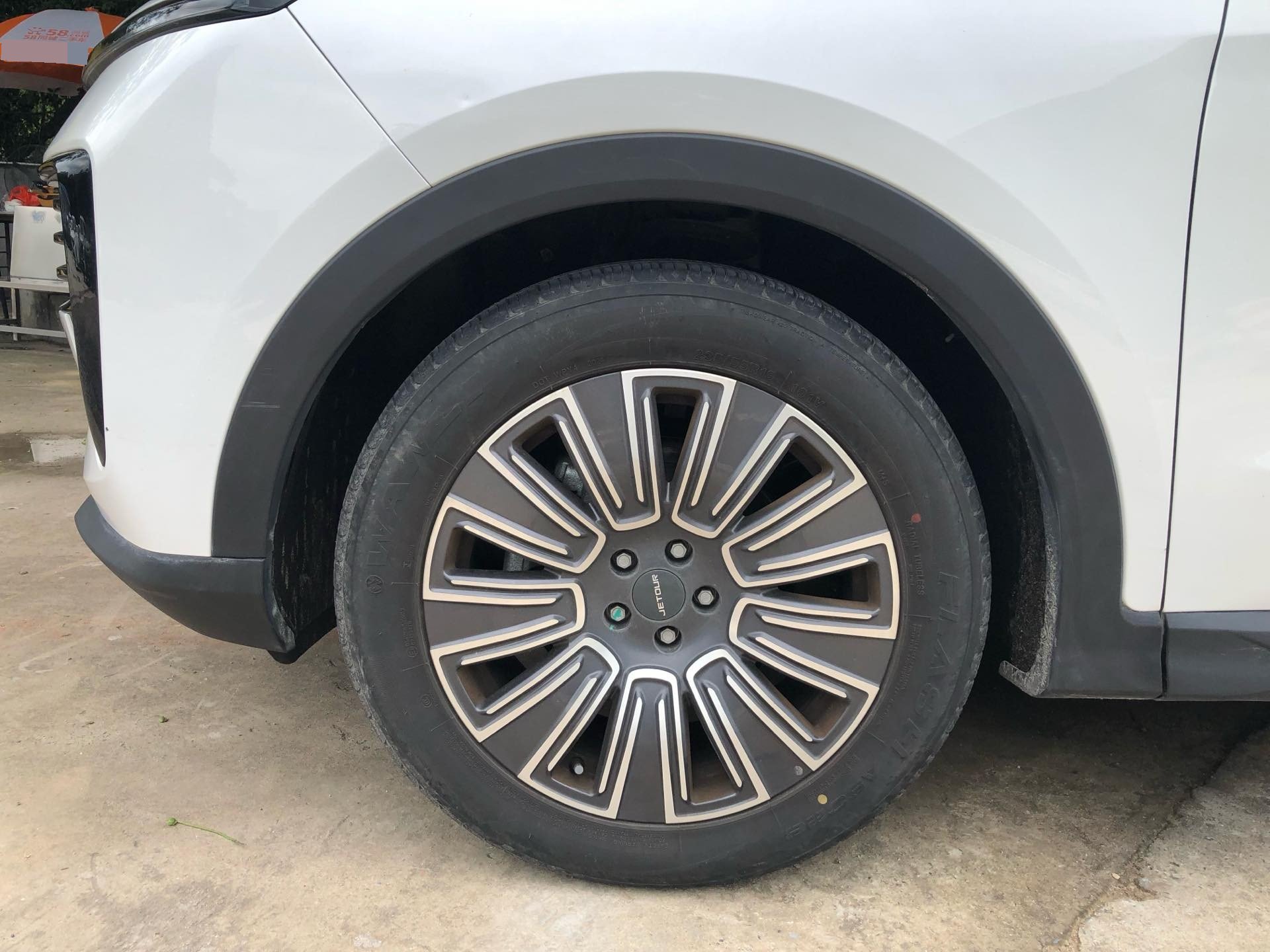 捷途 2025款 X70 PLUS 1.5T 精英版7座