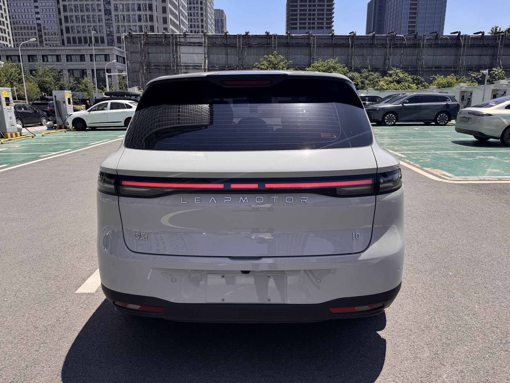 零跑 2025款 B10 510悦享智驾版