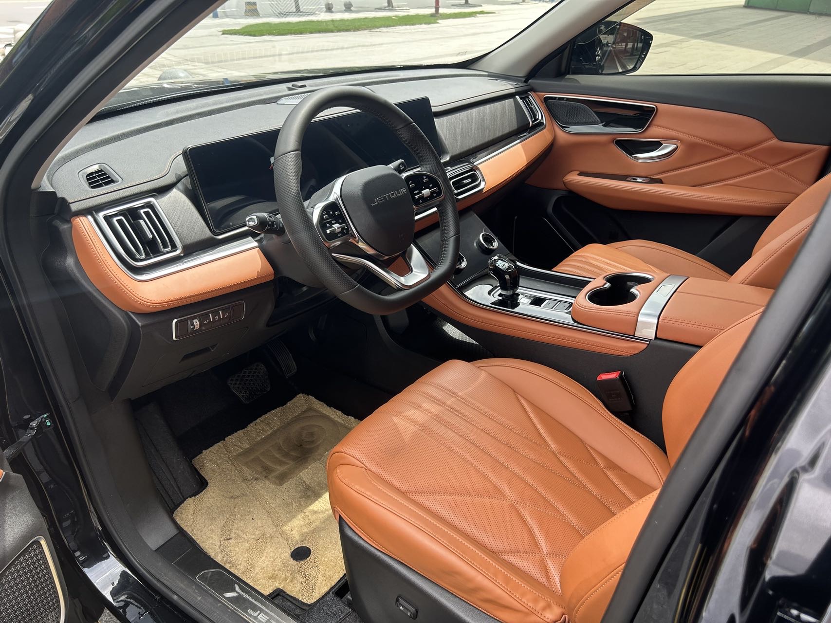 JETOUR 2025 X70 PLUS 1.5T Luxury Surge Edition 5-Seater