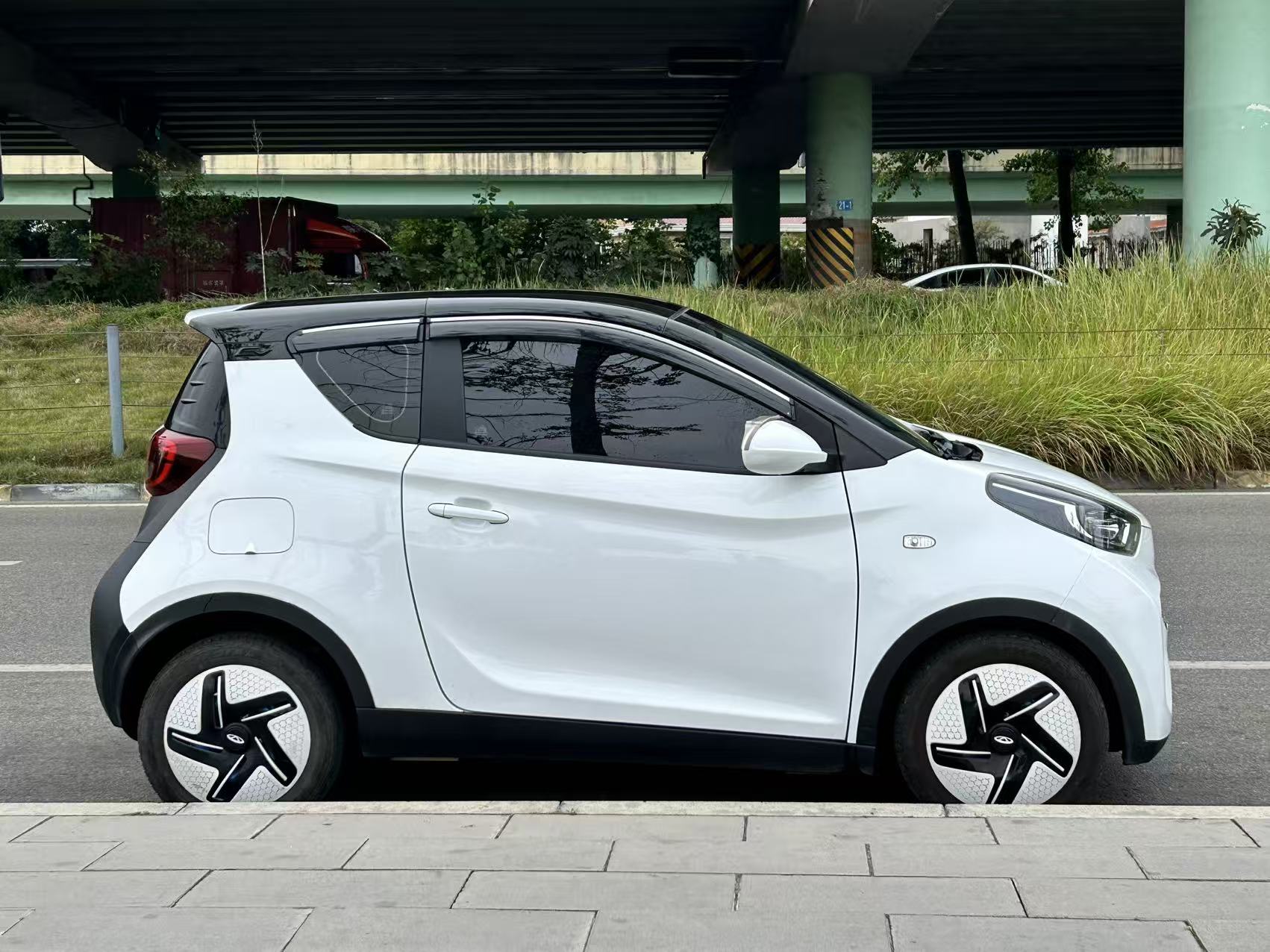 奇瑞 2024款 eQ1(小蚂蚁) 青春版 251km 热爱版 23.99kWh(改款)