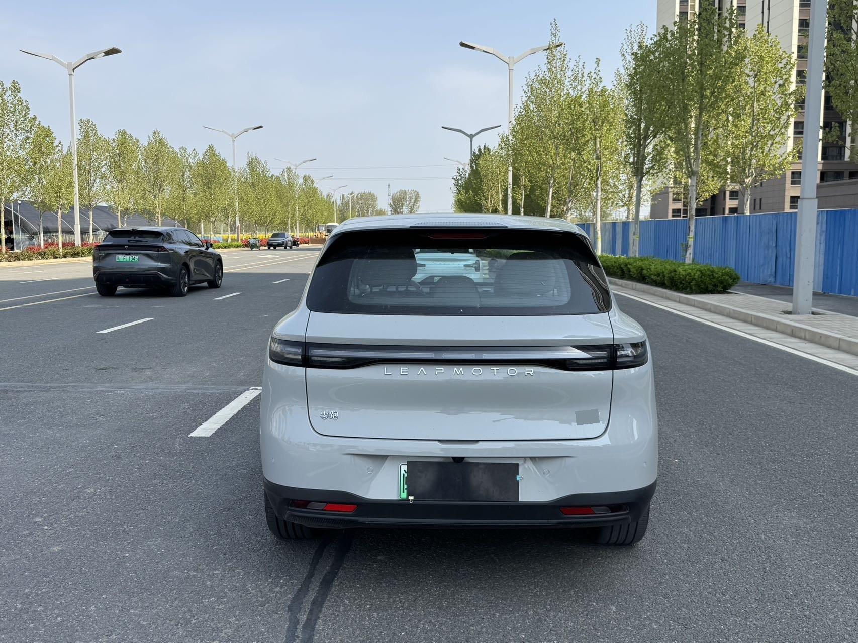 零跑 2025款 B10 510悦享智驾版