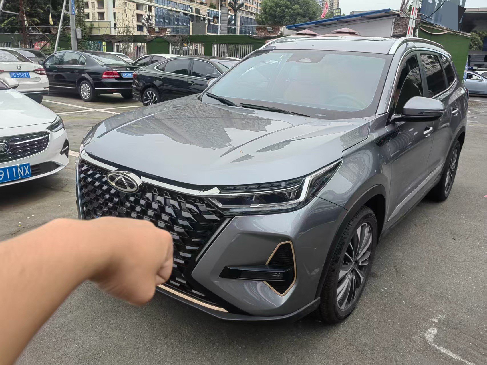 奇瑞 2024款 瑞虎8 PRO 2.0T 390T 冠军版两驱巅峰版5座