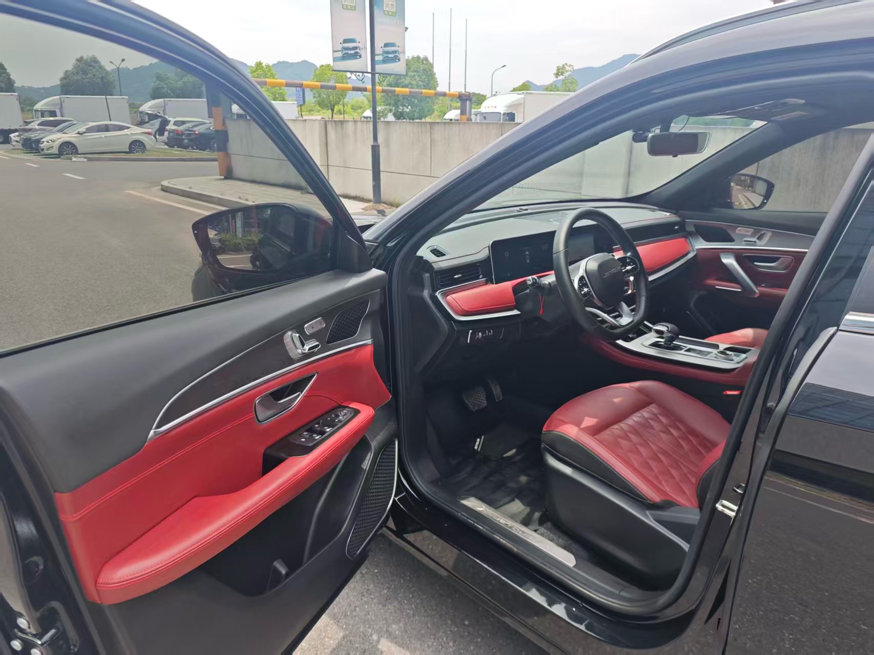 JETOUR 2024 X70 PLUS 1.5T Champion Edition MAX+ 5-Seater