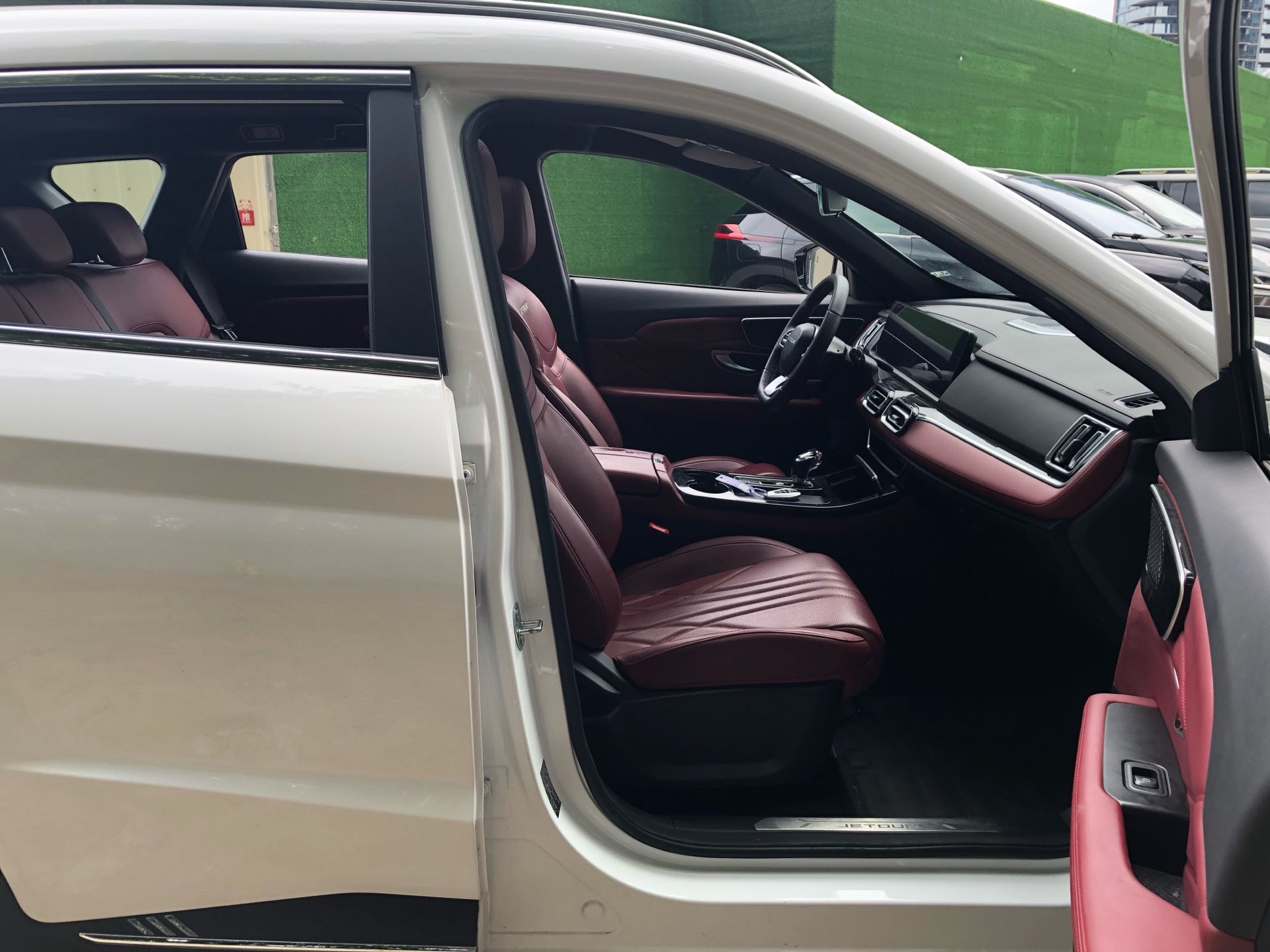 捷途 2025款 X70 PLUS 1.5T 精英版7座