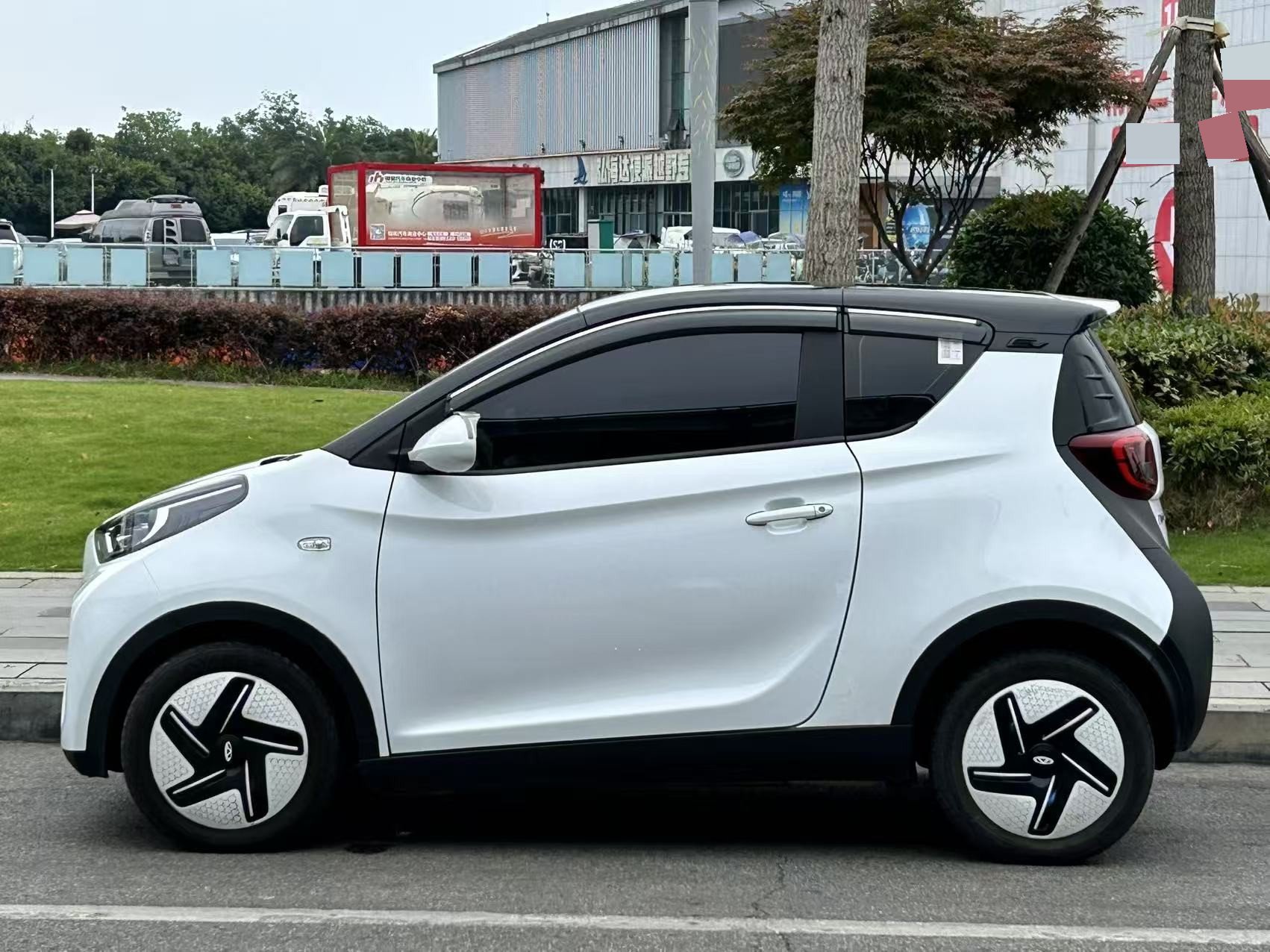 奇瑞 2024款 eQ1(小蚂蚁) 青春版 251km 热爱版 23.99kWh(改款)