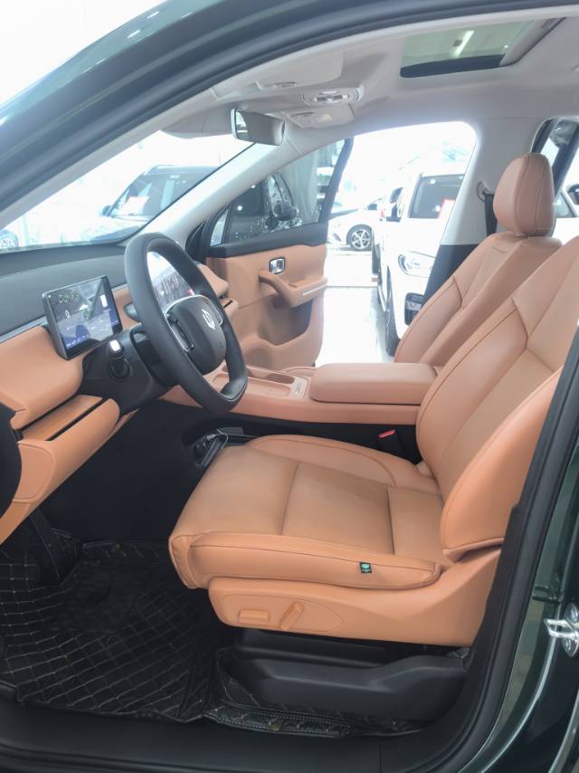 Leapmotor 2024 C16 200 Deluxe Edition