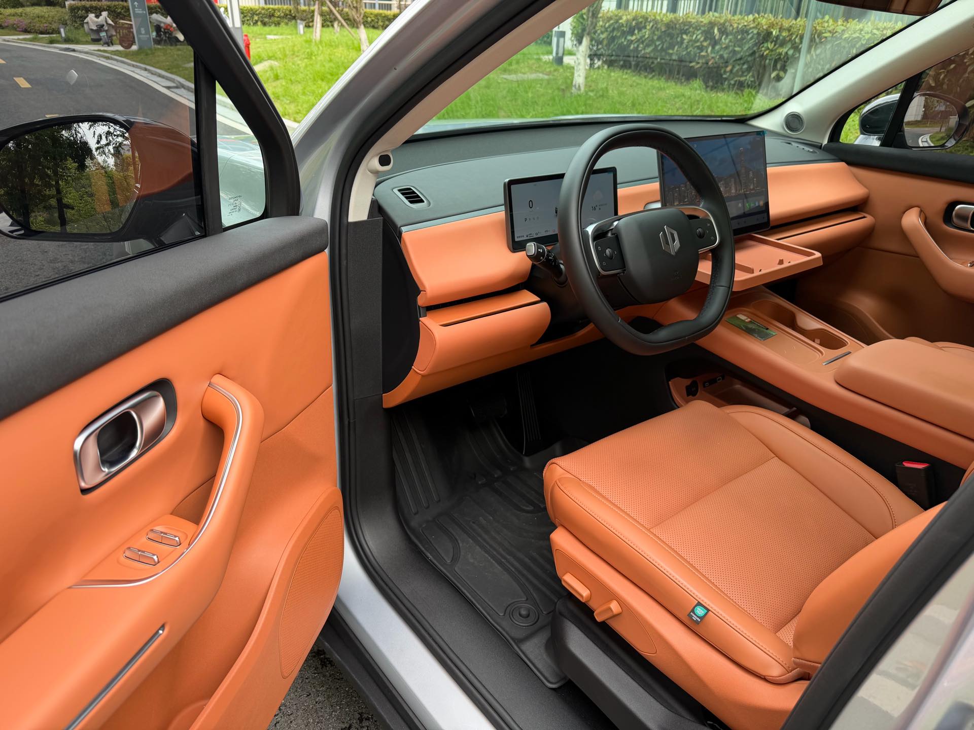 Leapmotor 2024 C16 200 Deluxe Edition