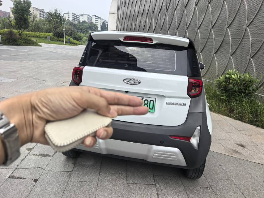 奇瑞 2021款 eQ1 20万蚁粉款 才气版 三元锂 301km