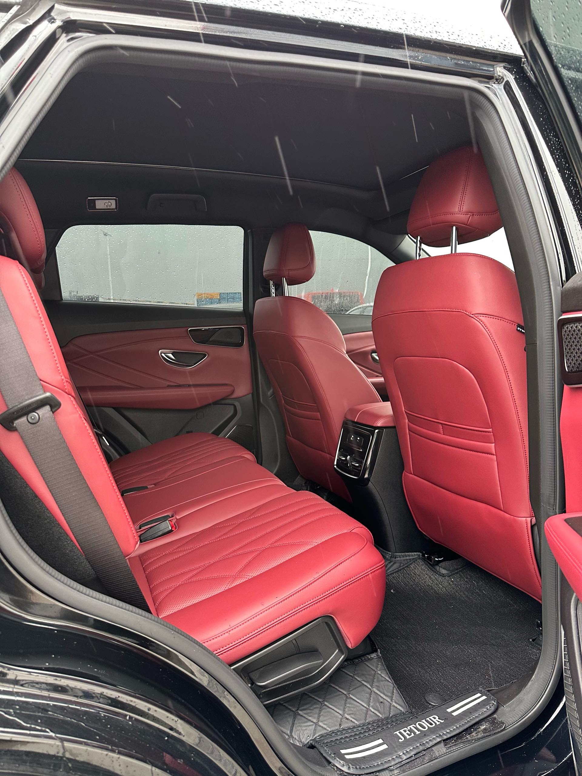 捷途 2025款 X70 PLUS 1.5T 精英版5座