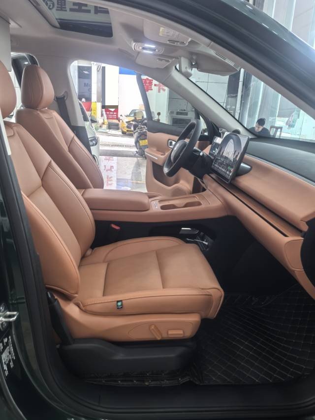 Leapmotor 2024 C16 200 Deluxe Edition