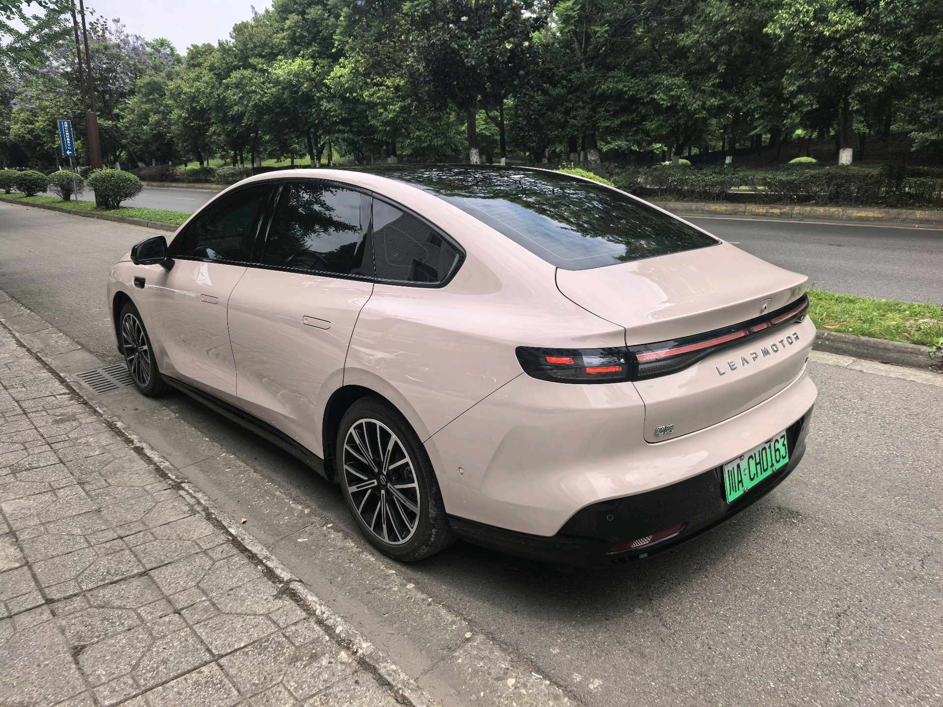 零跑 2025款 B01 550悦享版