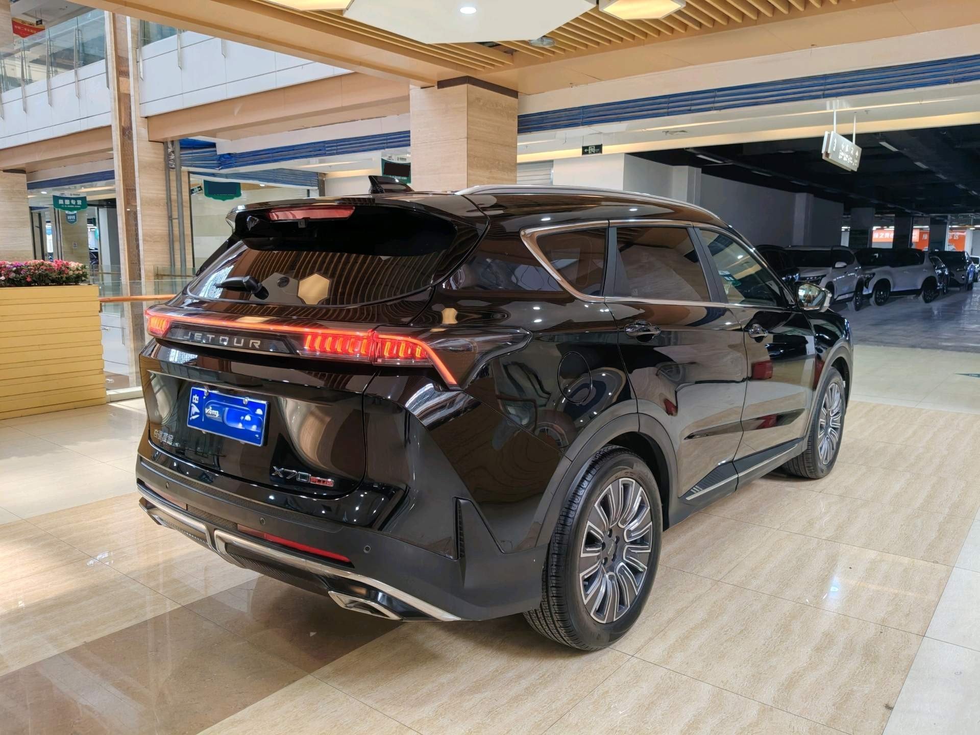 捷途 2025款 X70 PLUS 1.5T 豪华版7座