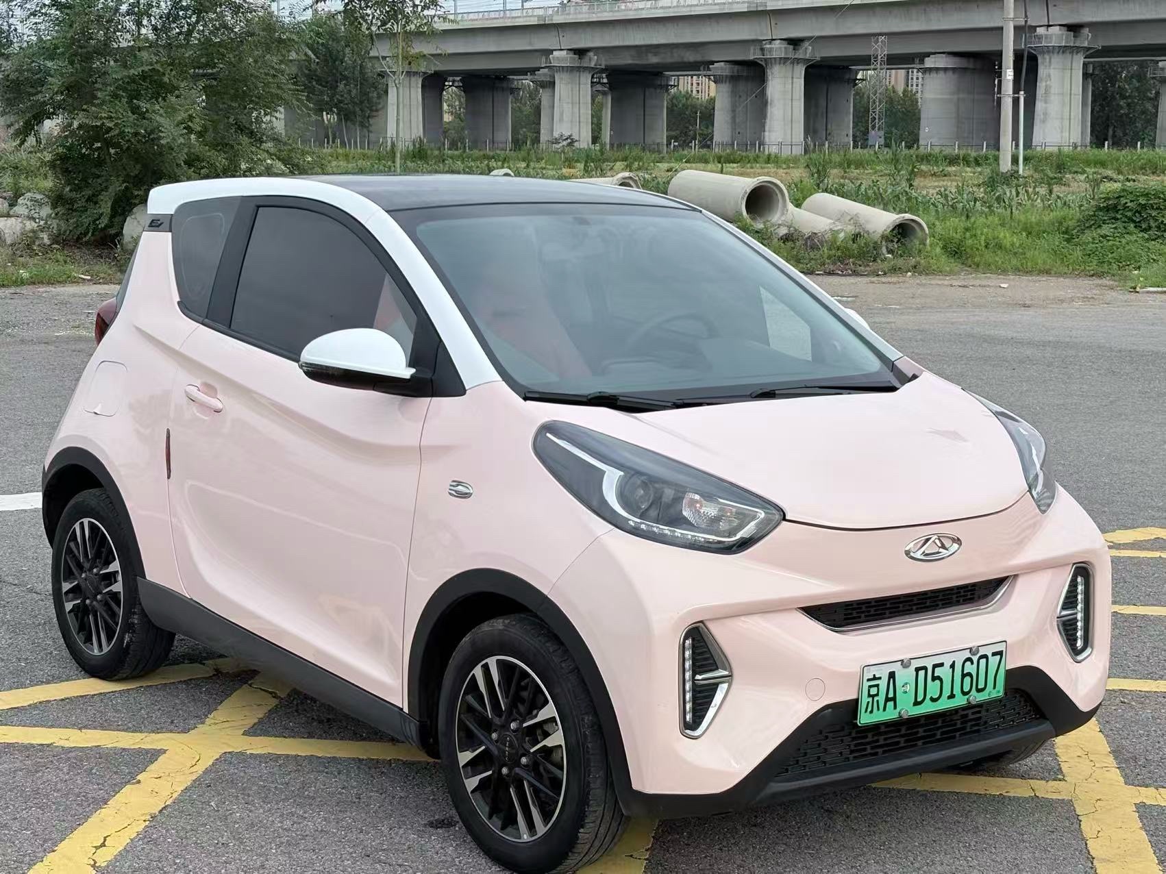 奇瑞 2022款 eQ1 甜粉款 半糖版 三元锂 30kW 301km