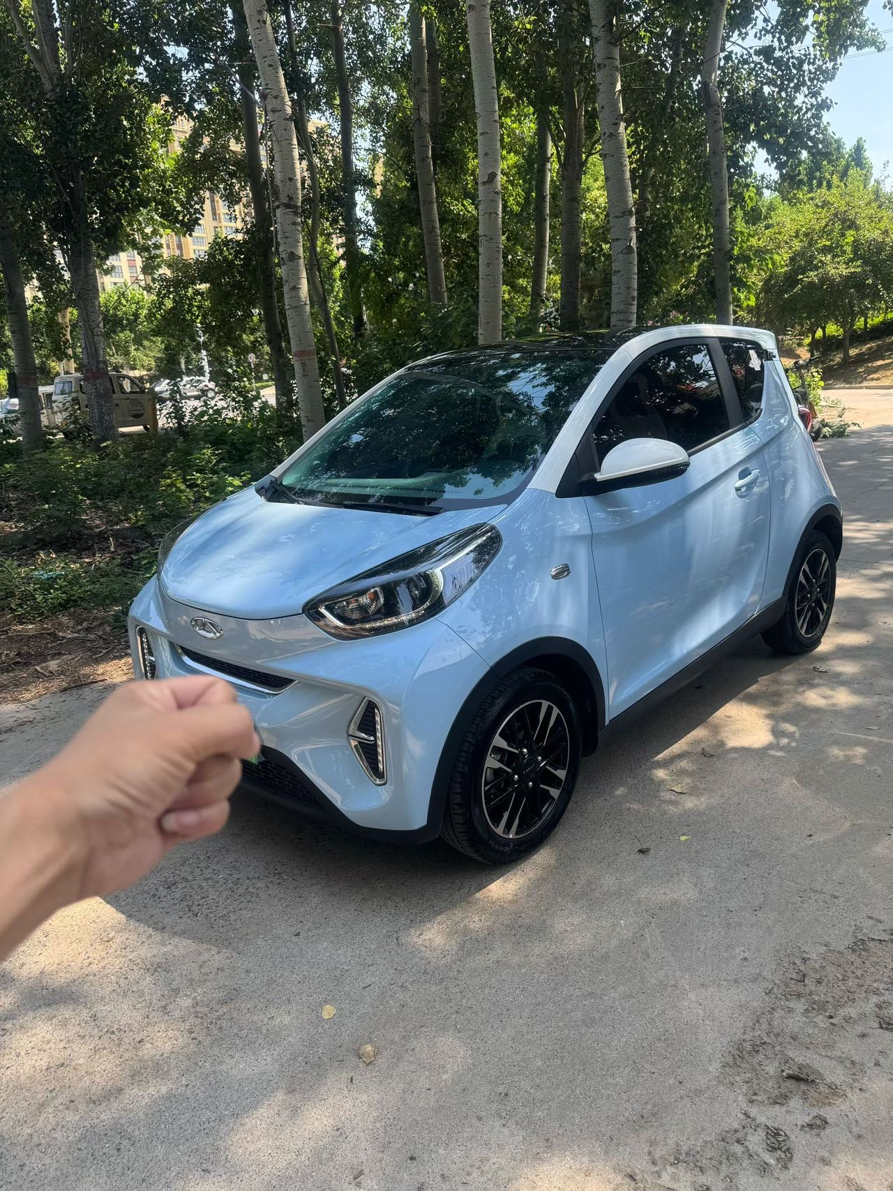 奇瑞 2023款 eQ1 301km 真爱Plus版 三元锂