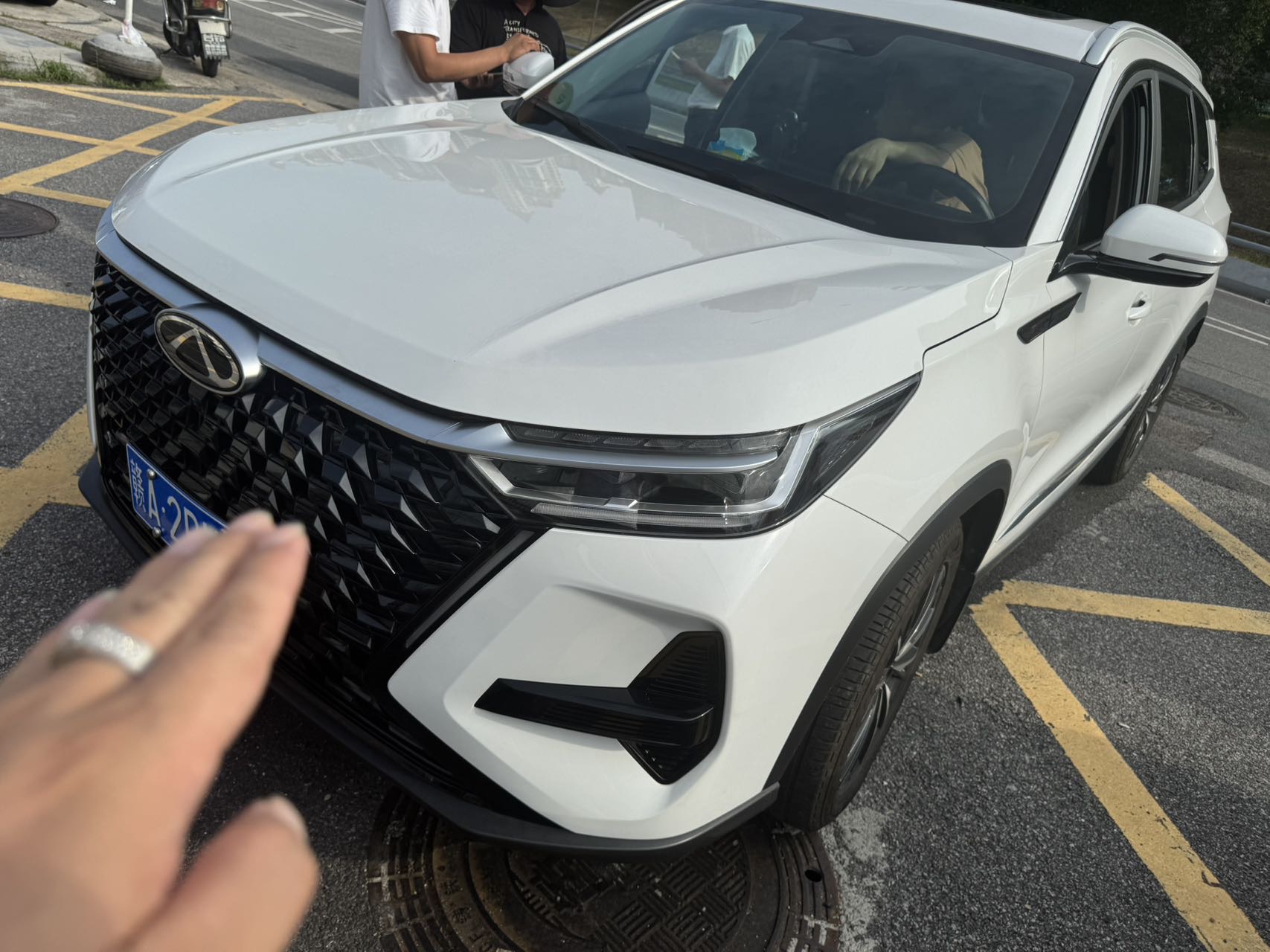 奇瑞 2024款 瑞虎8 PRO 1.6T 290T 冠军版两驱闪耀版5座
