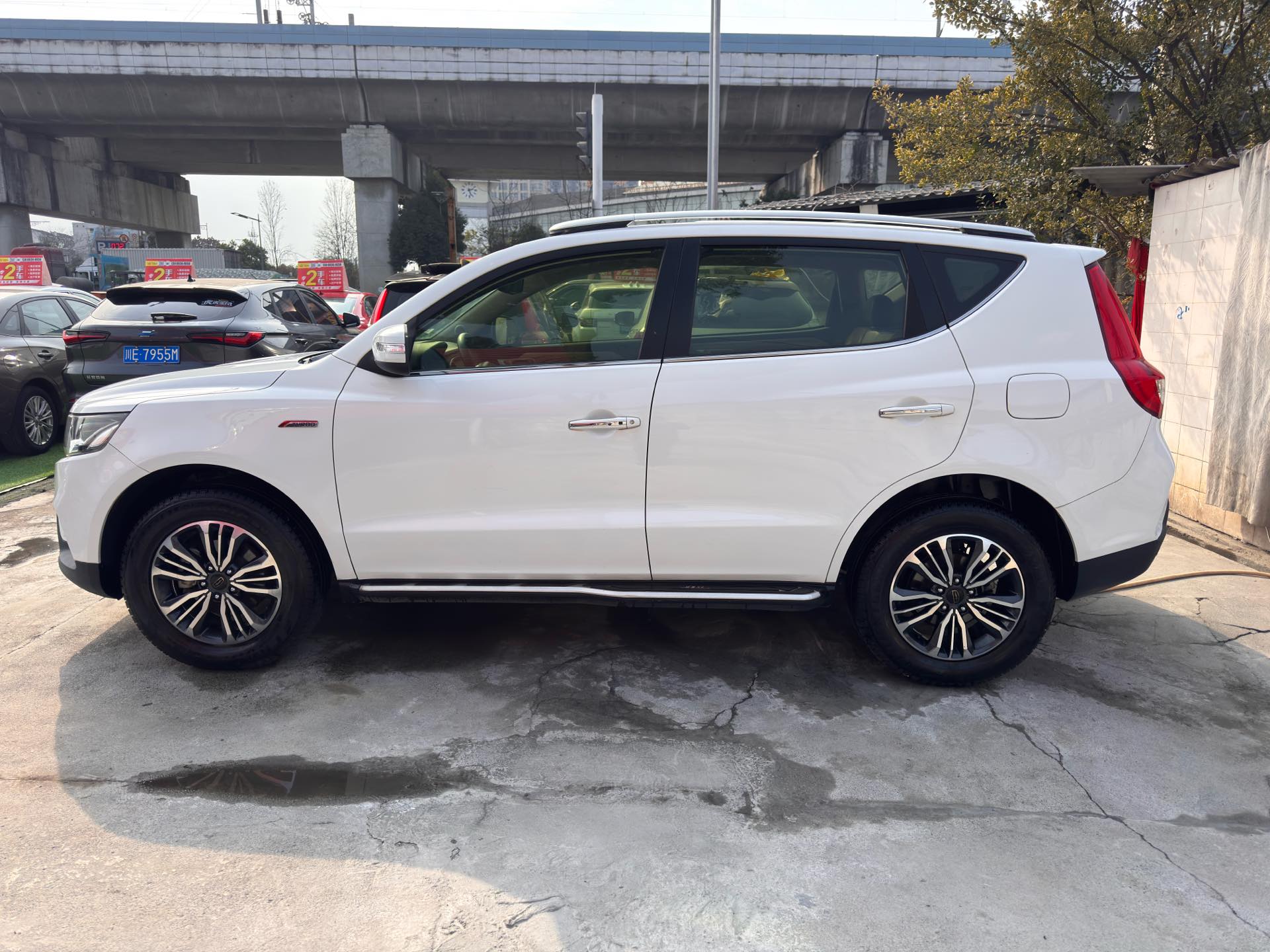 吉利 2016款 远景SUV(X6) 1.3T 无级 豪华型