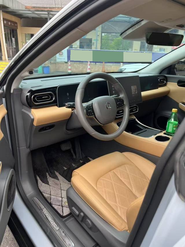 零跑 2024款 C01 525 尊享版
