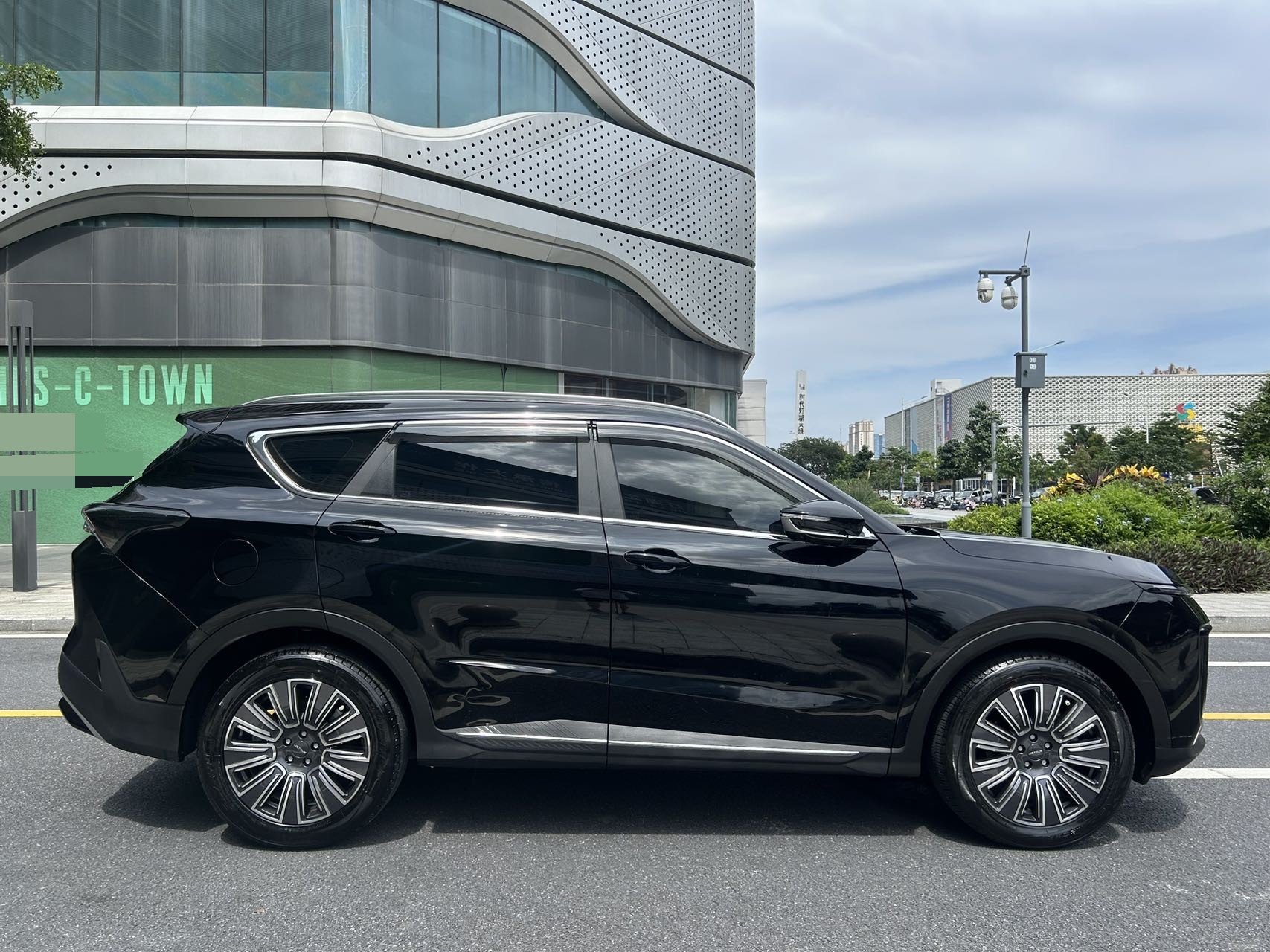 JETOUR 2025 X70 PLUS 1.5T Luxury Surge Edition 5-Seater